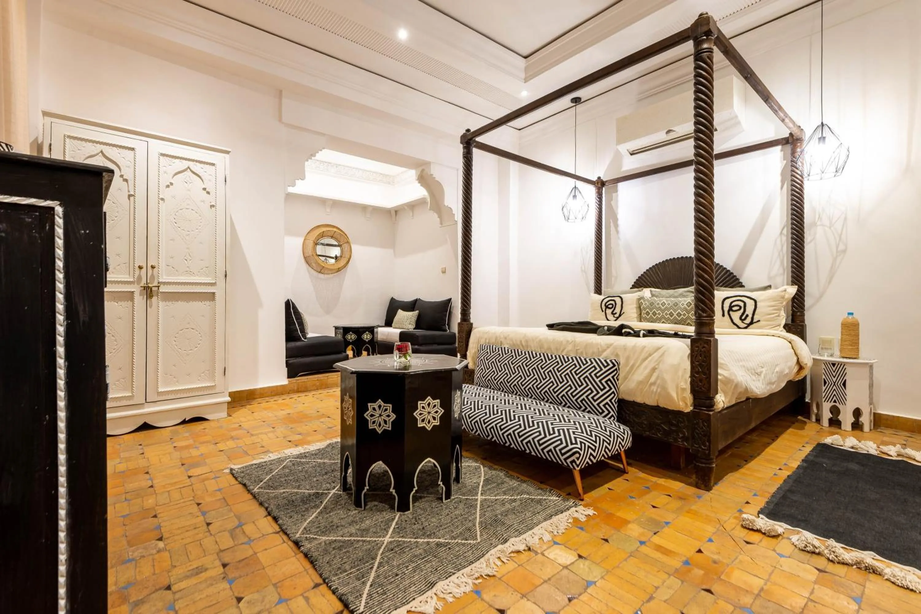 Photo of the whole room, Bed in Riad La Croix Berbere Deluxe