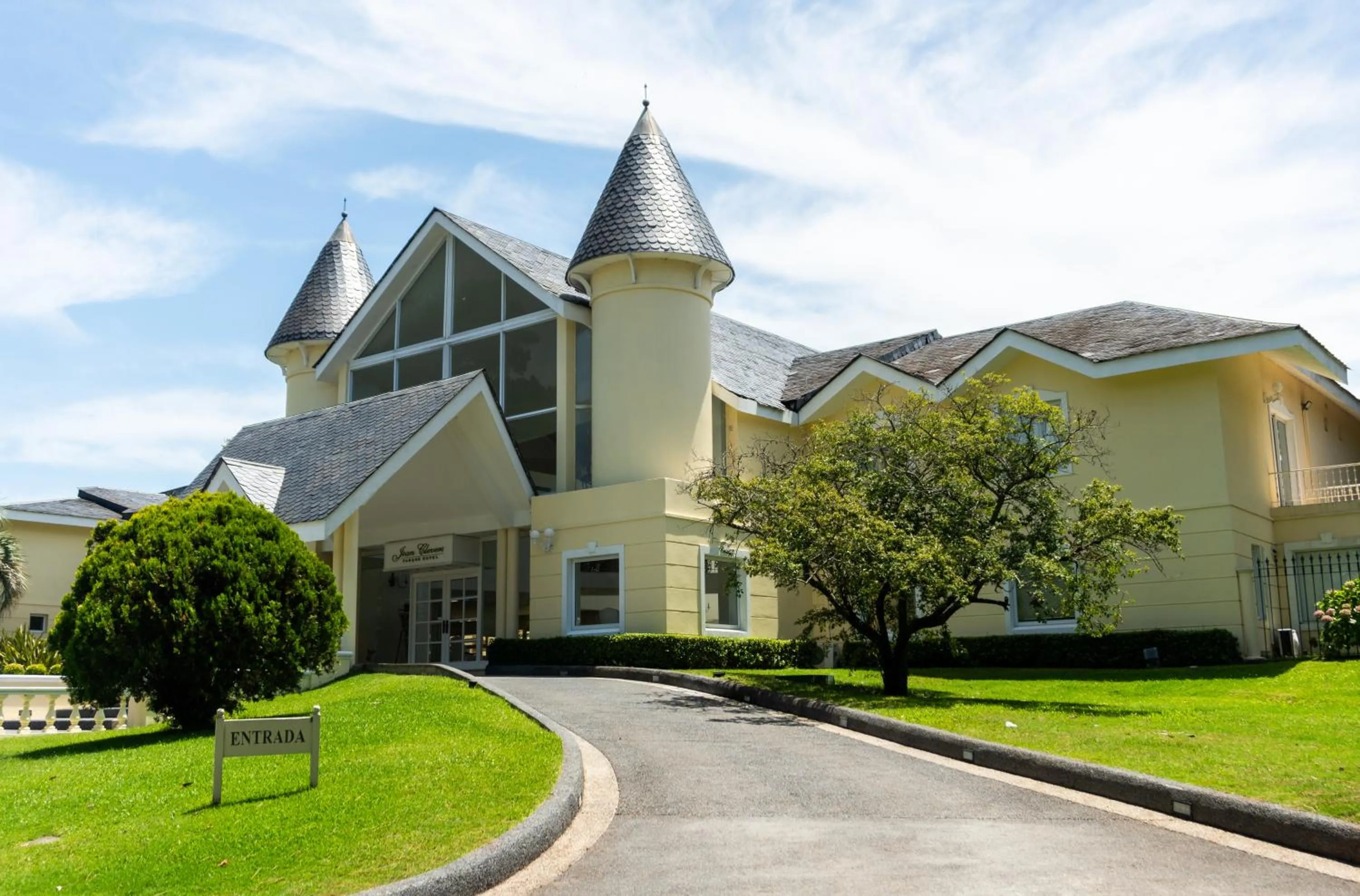 Property building in Parque Hotel Jean Clevers