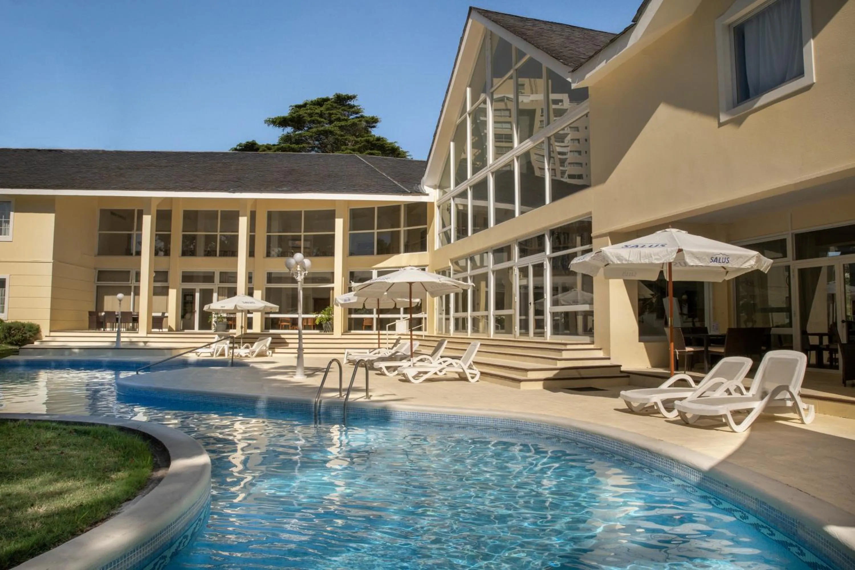 Swimming pool in Parque Hotel Jean Clevers