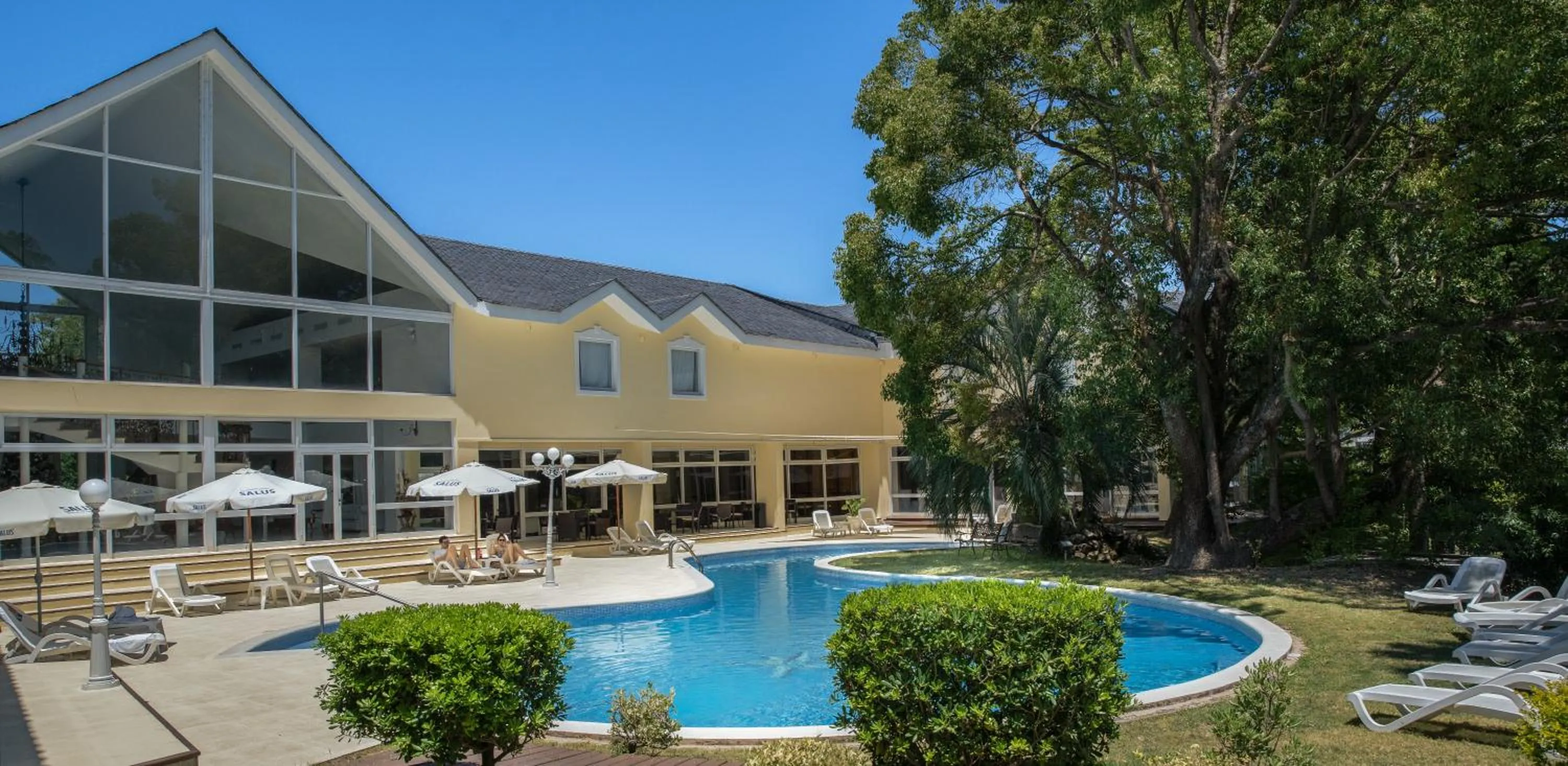 Pool view in Parque Hotel Jean Clevers