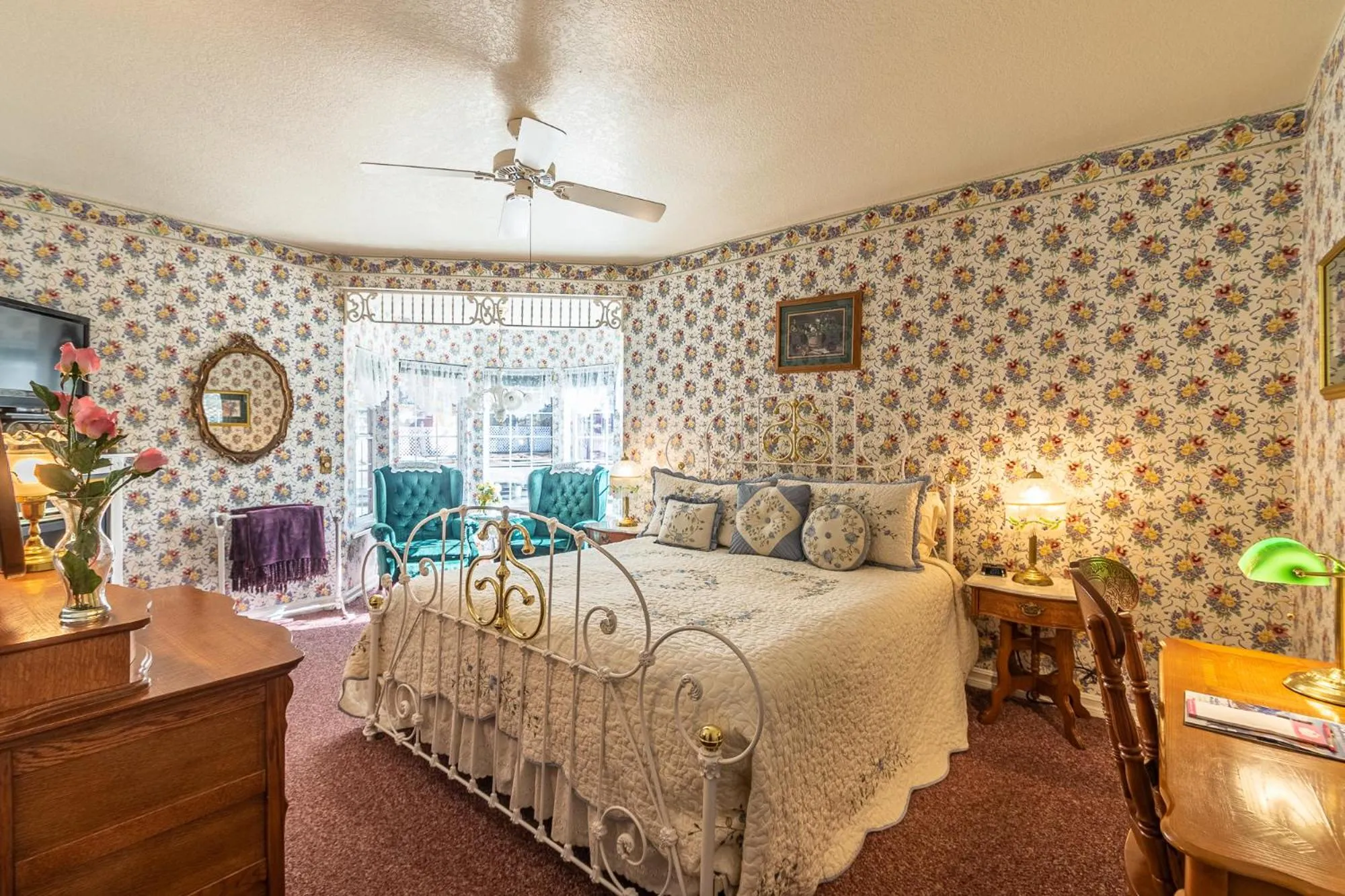 Bed in Apples Bed and Breakfast Inn