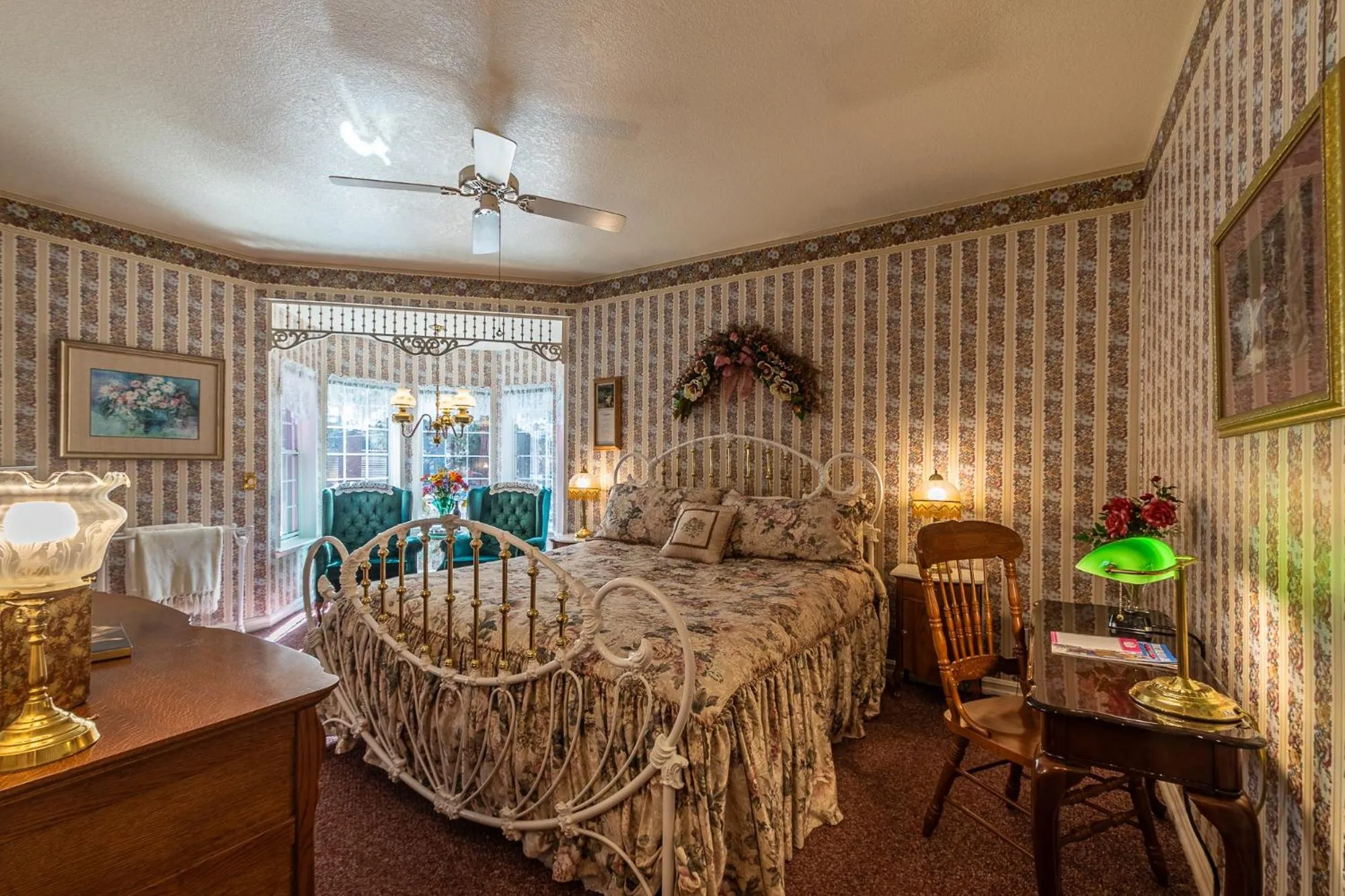 Bed in Apples Bed and Breakfast Inn