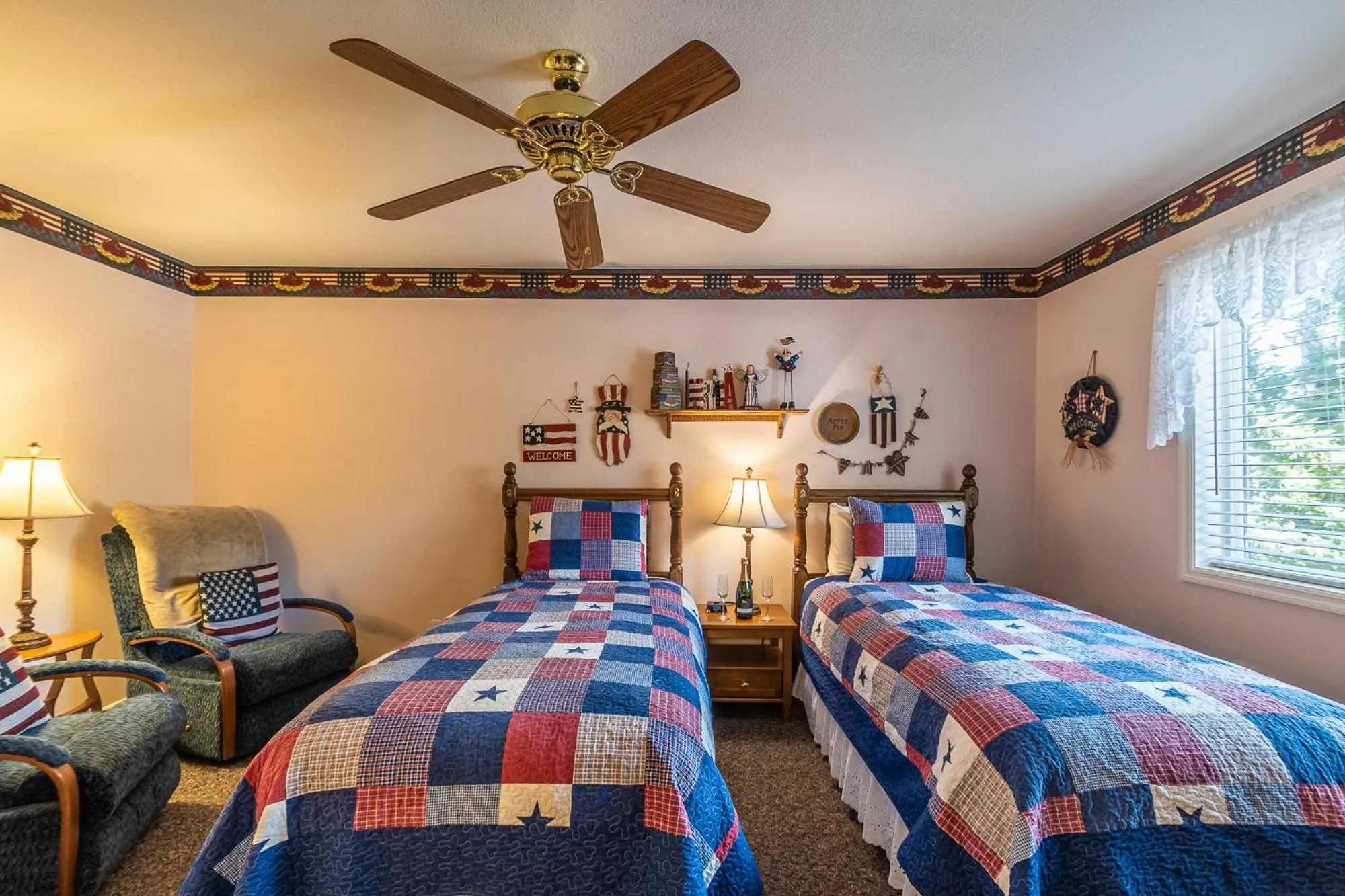 Bed in Apples Bed and Breakfast Inn