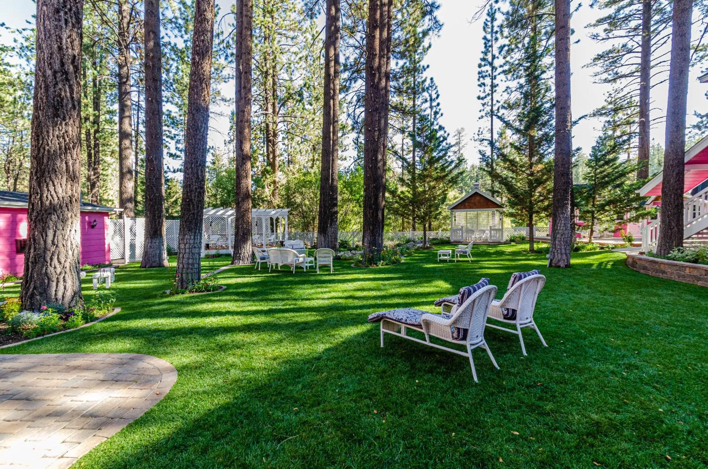 Apples Bed and Breakfast Inn