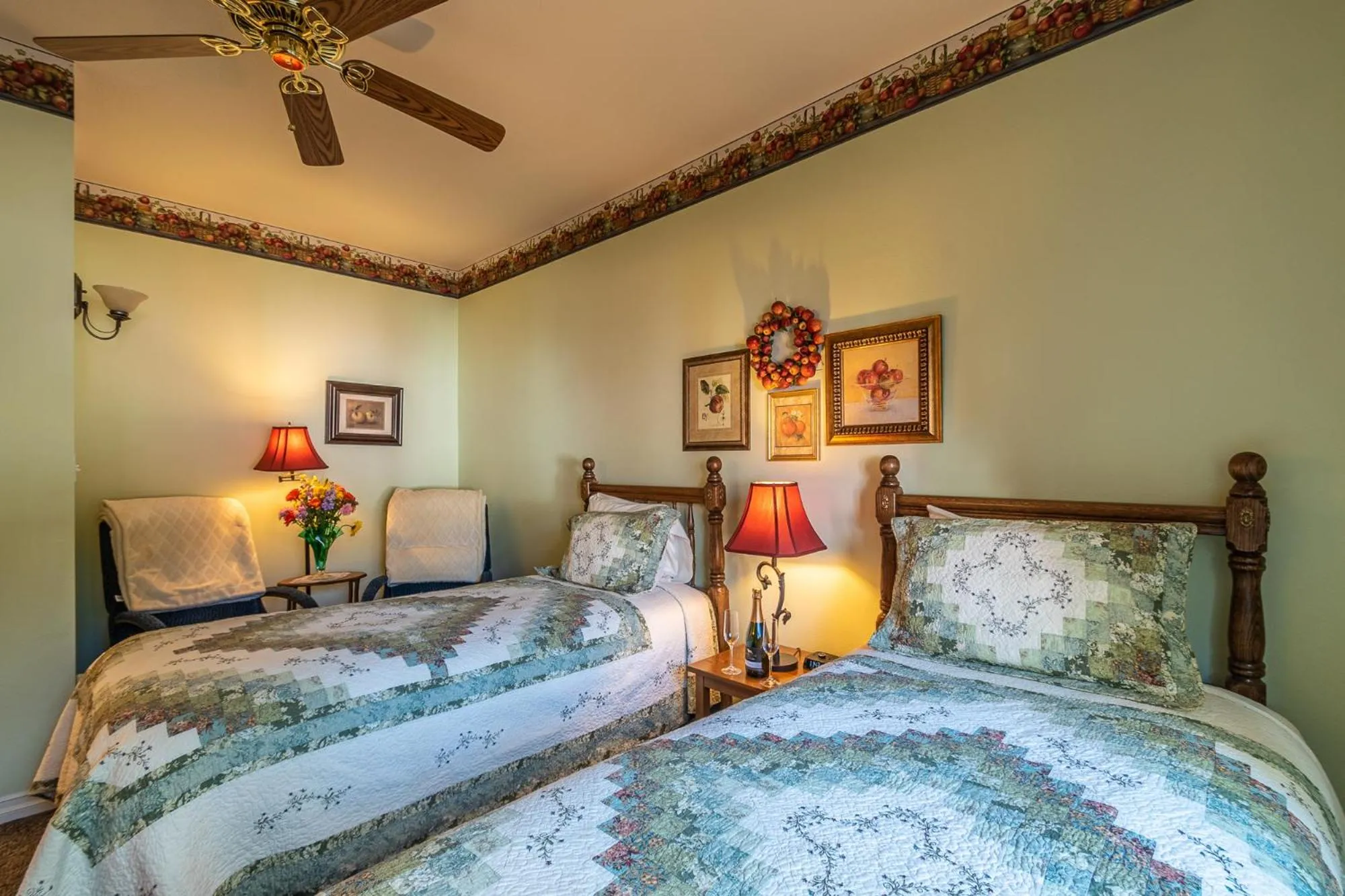 Bed in Apples Bed and Breakfast Inn