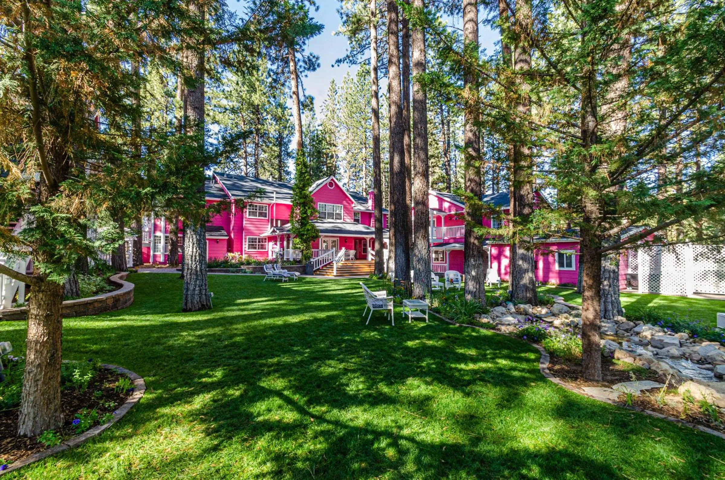 Apples Bed and Breakfast Inn