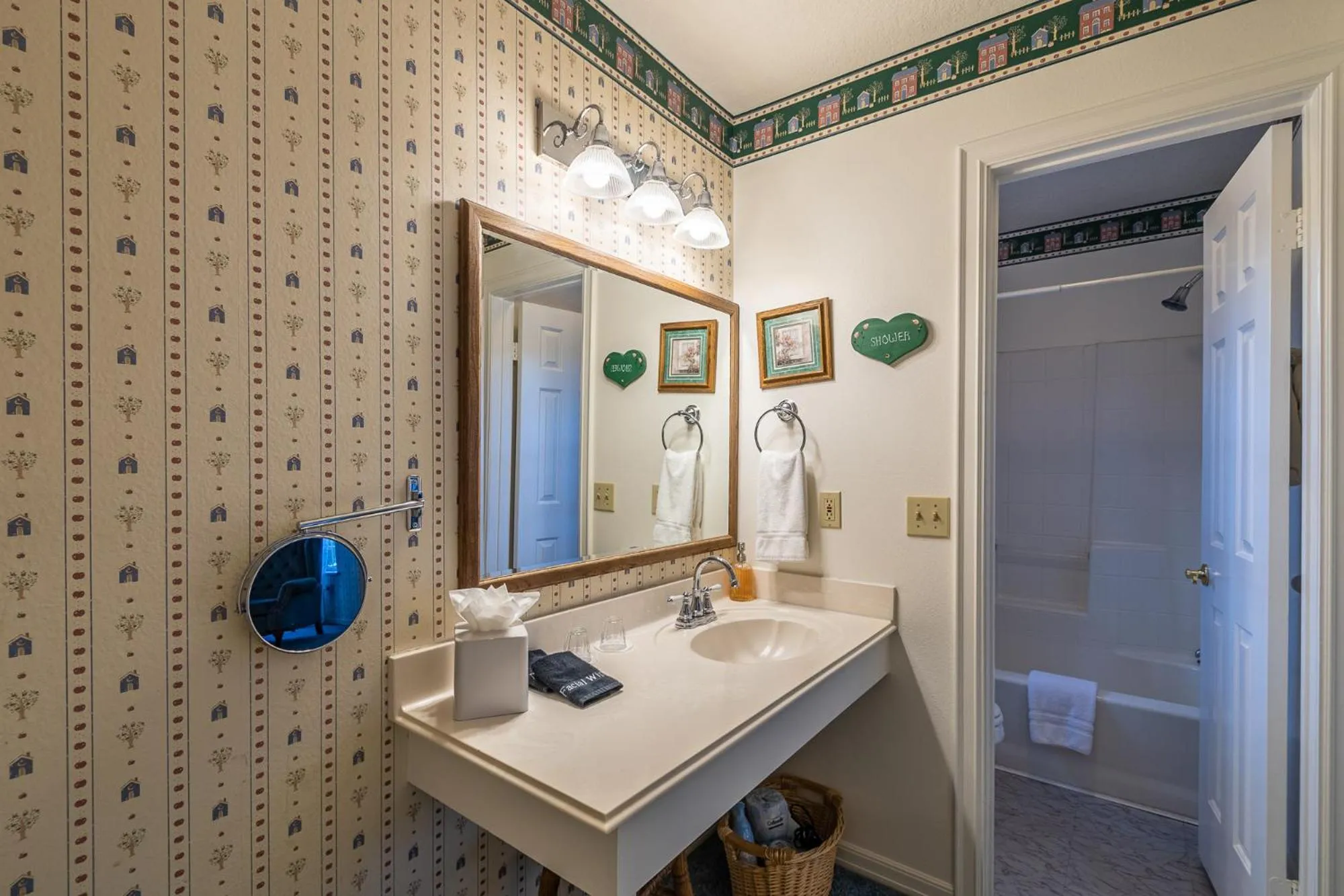 Apples Bed and Breakfast Inn