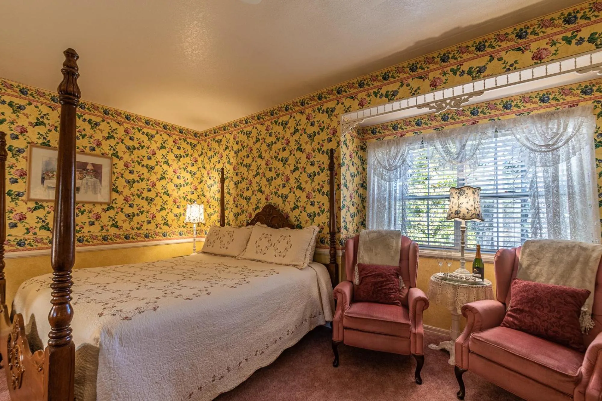 Bed in Apples Bed and Breakfast Inn