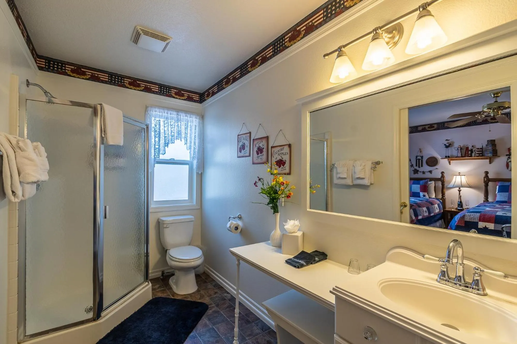 Apples Bed and Breakfast Inn