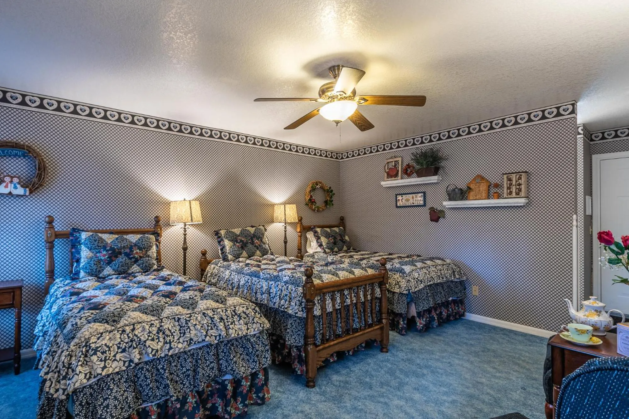 Bed in Apples Bed and Breakfast Inn