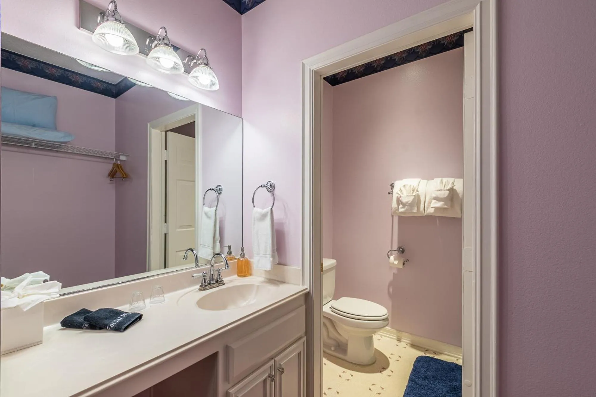 Apples Bed and Breakfast Inn