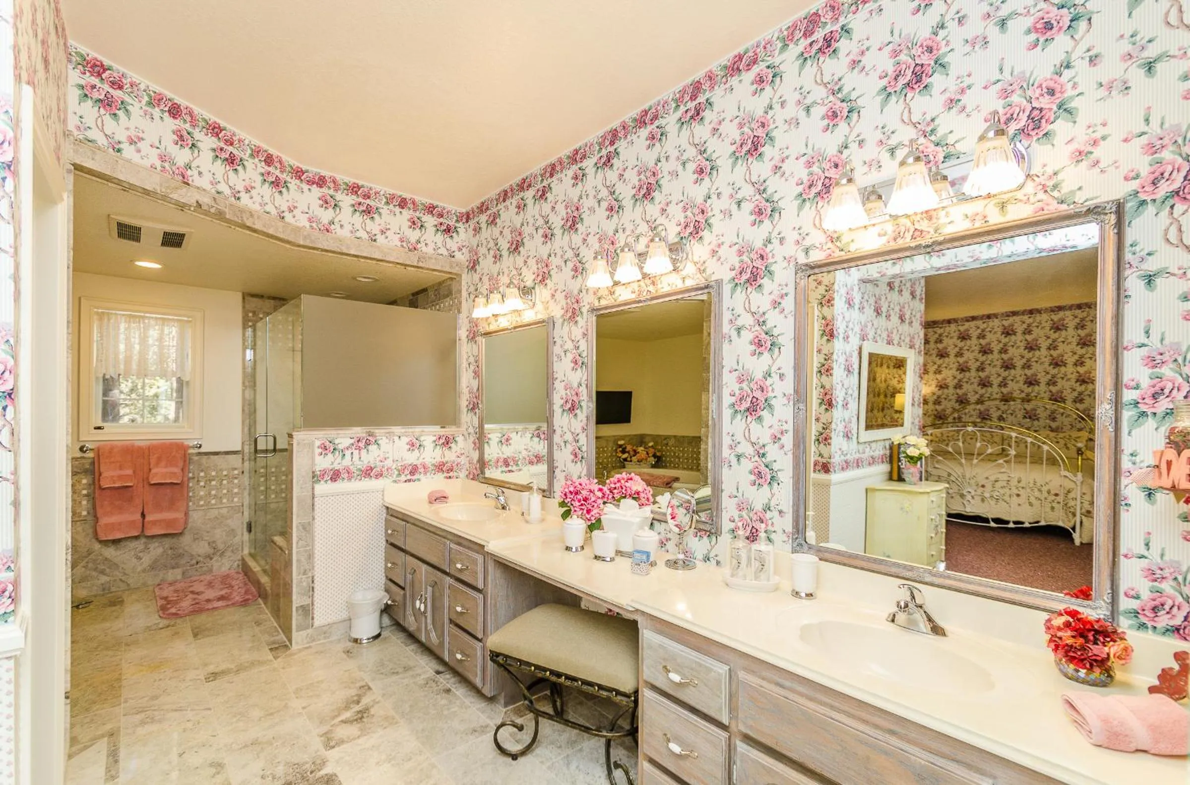 Apples Bed and Breakfast Inn