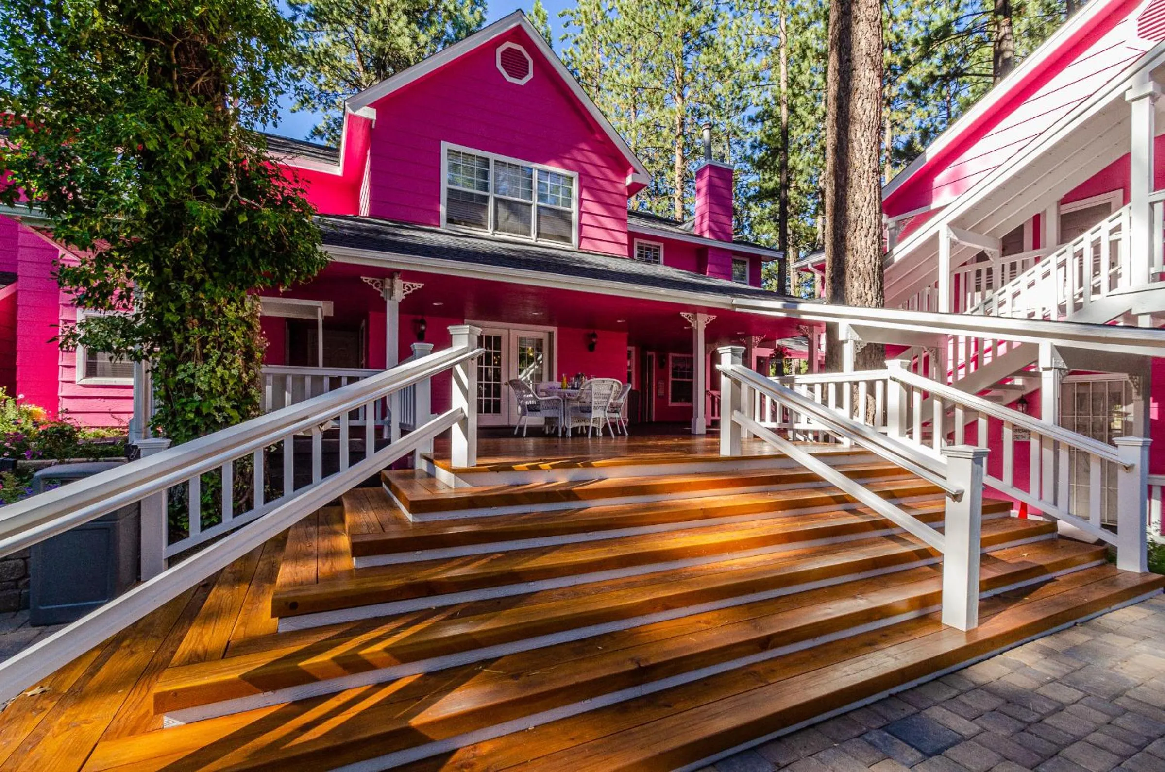 Apples Bed and Breakfast Inn