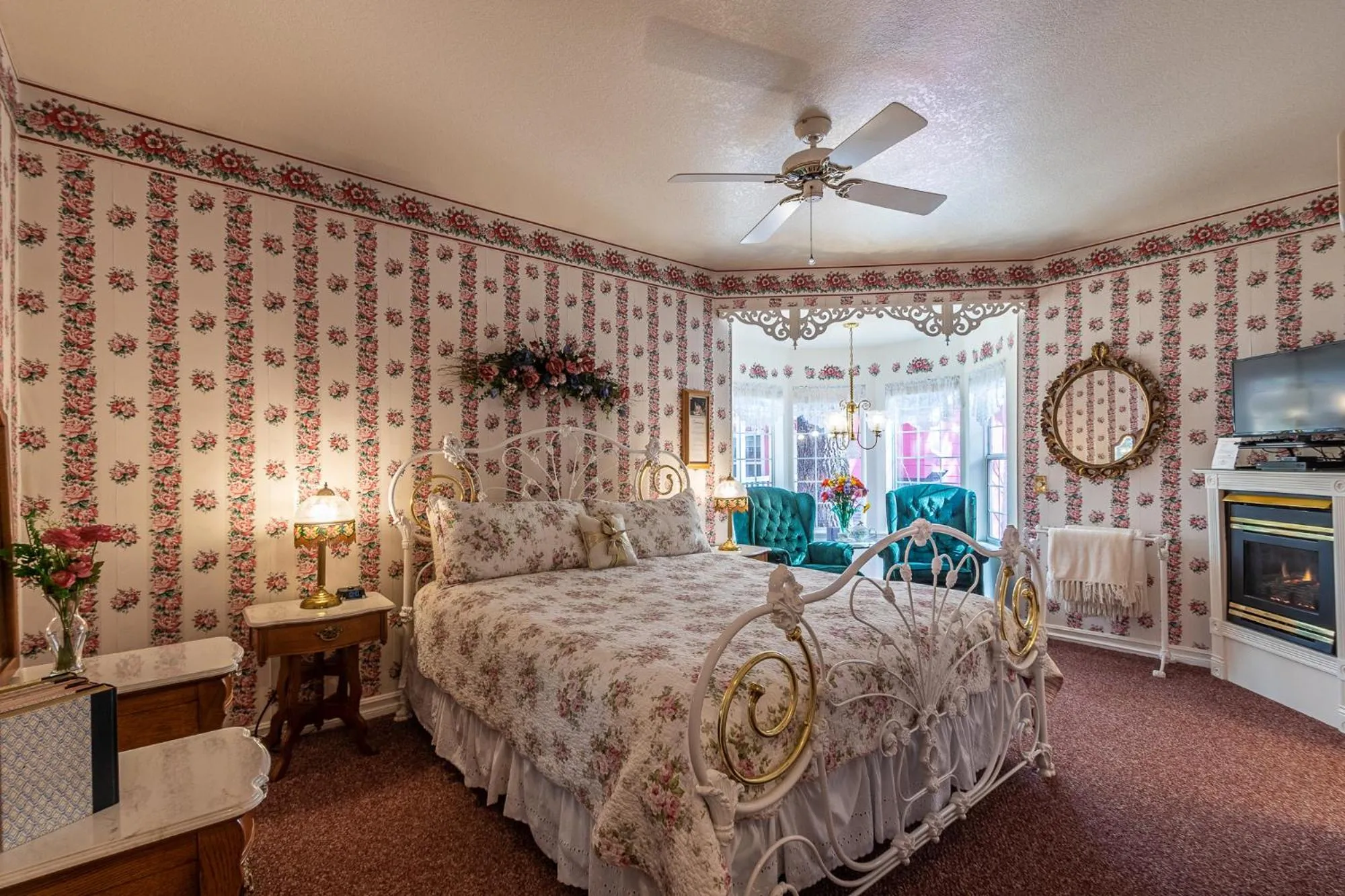 Bed in Apples Bed and Breakfast Inn