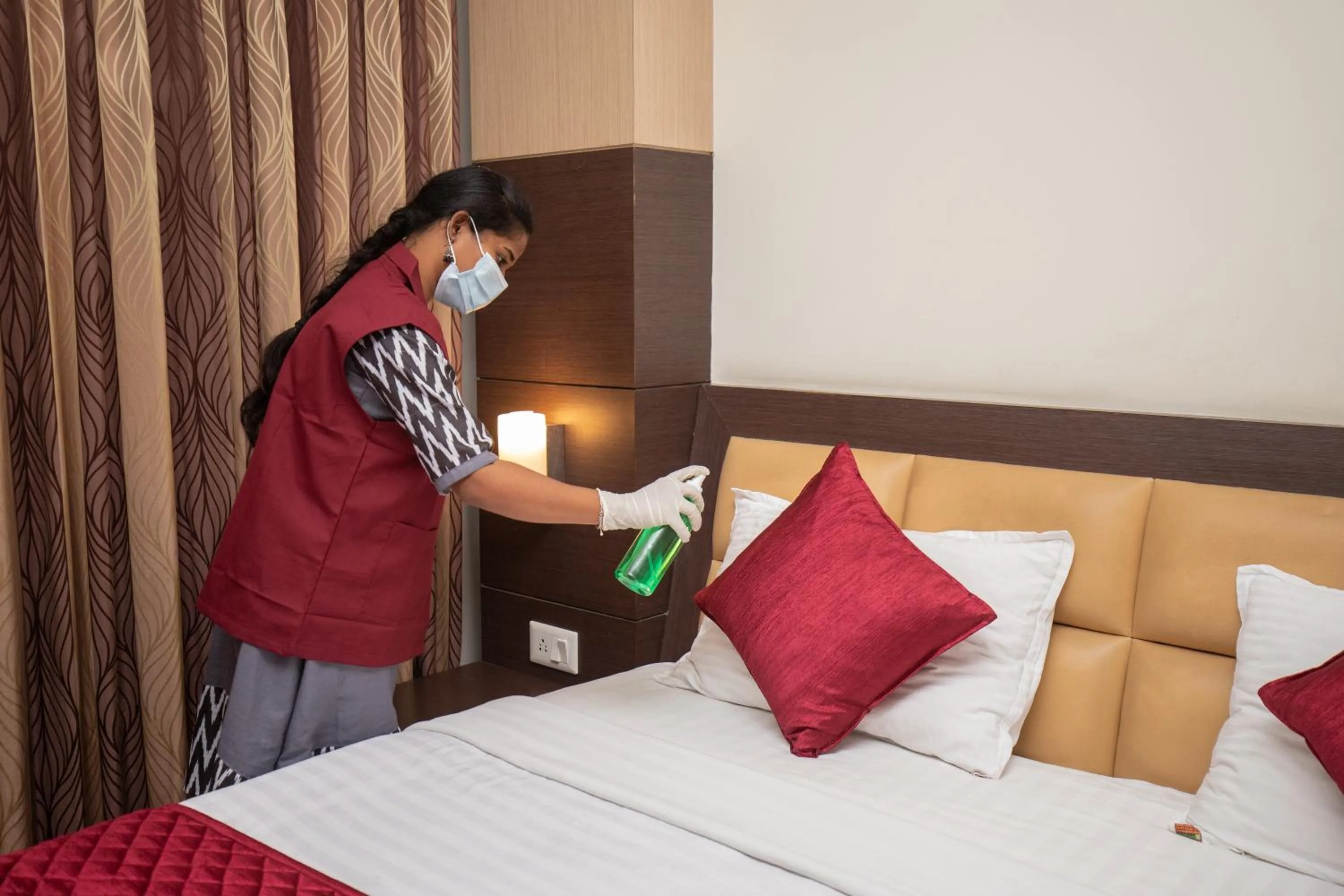 room service, Bed in Sri Krishna Palace