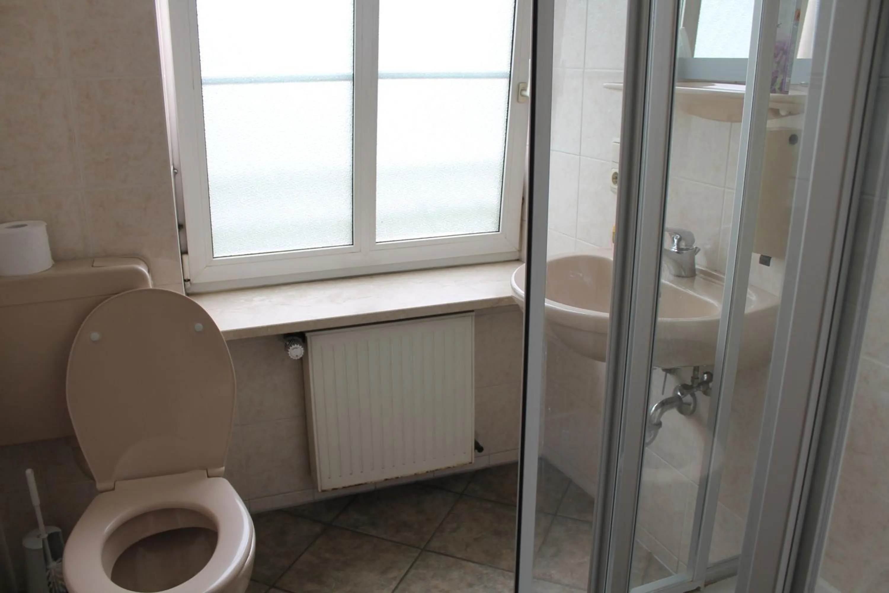 Bathroom in Pension Locarno