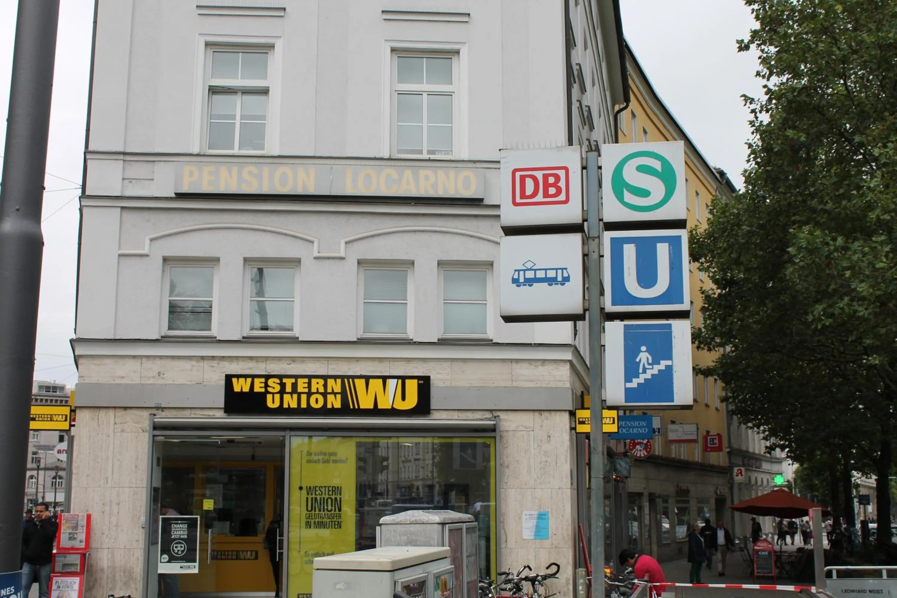Facade/entrance in Pension Locarno