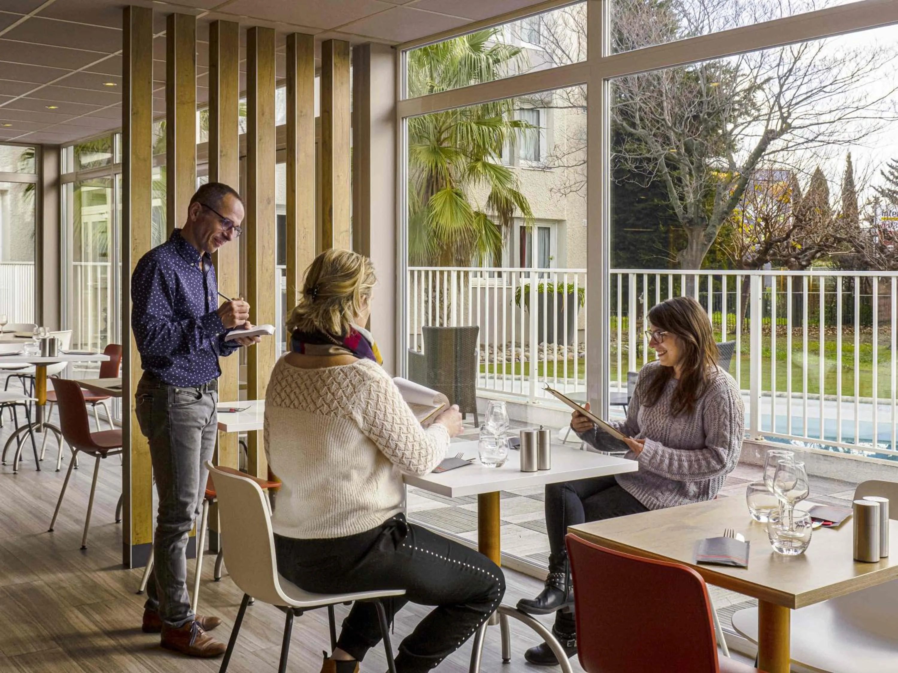 Restaurant/places to eat in ibis Arles