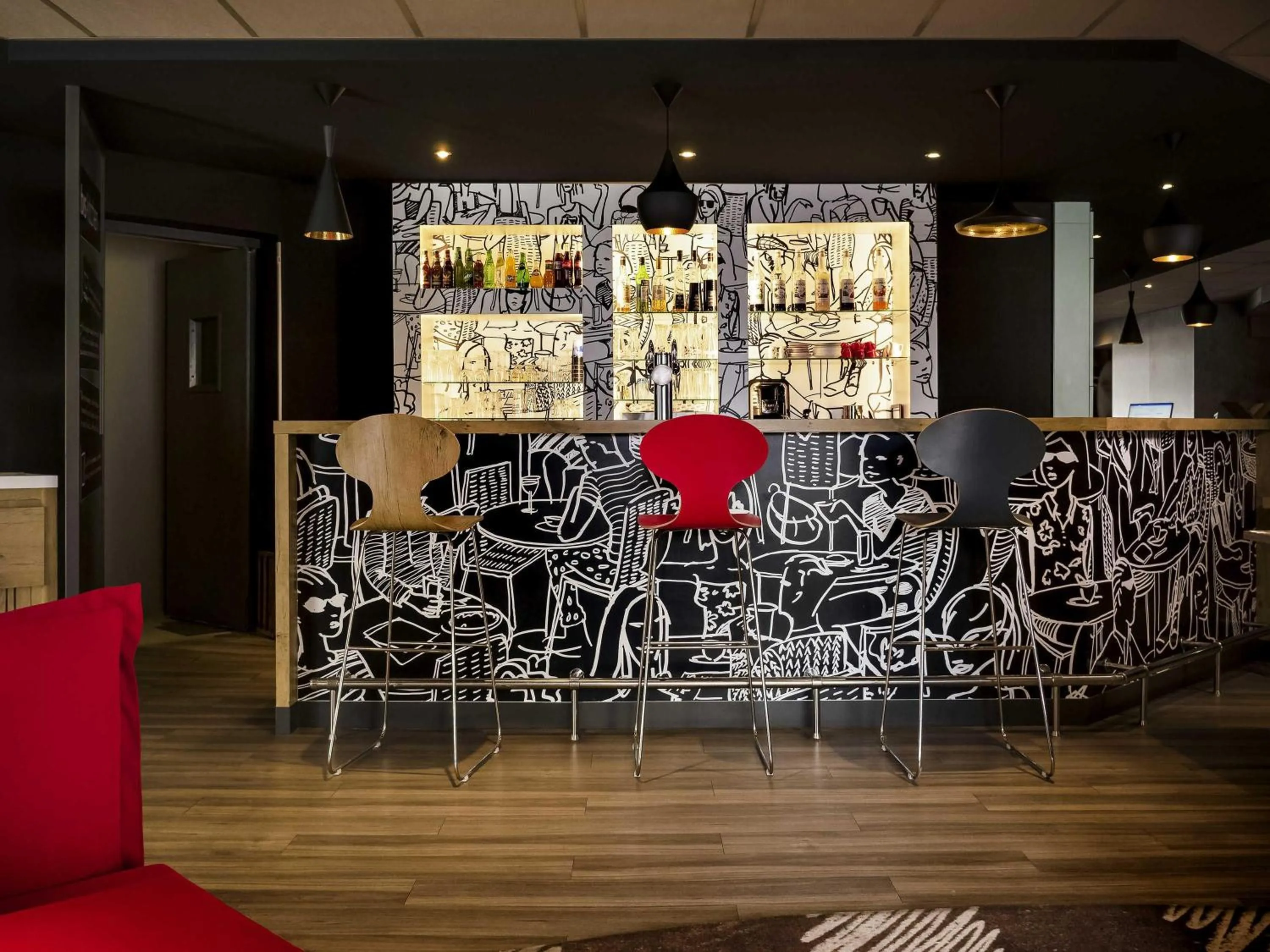 Lounge or bar in ibis Arles