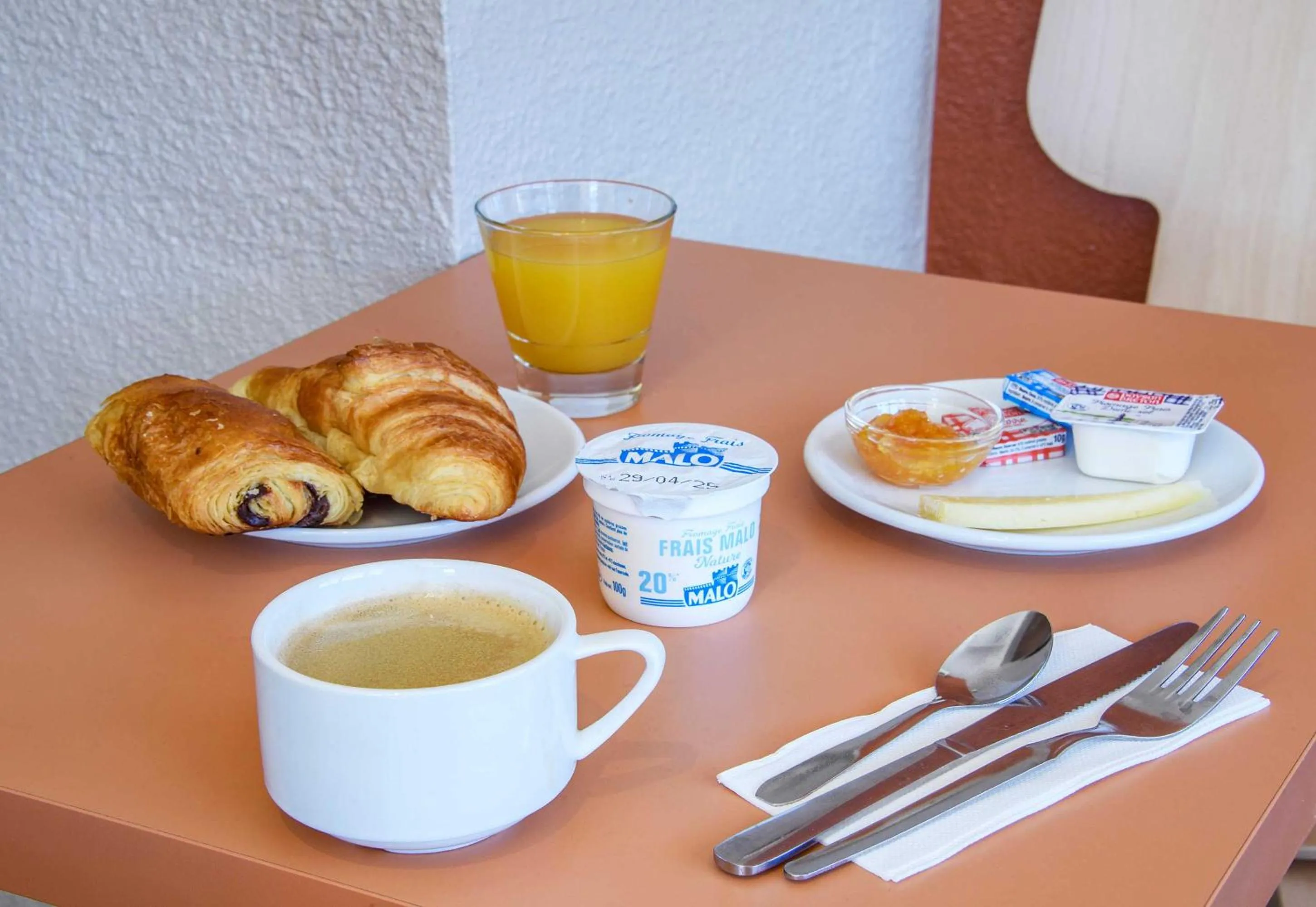 Breakfast in B&B HOTEL Nîmes Caissargues