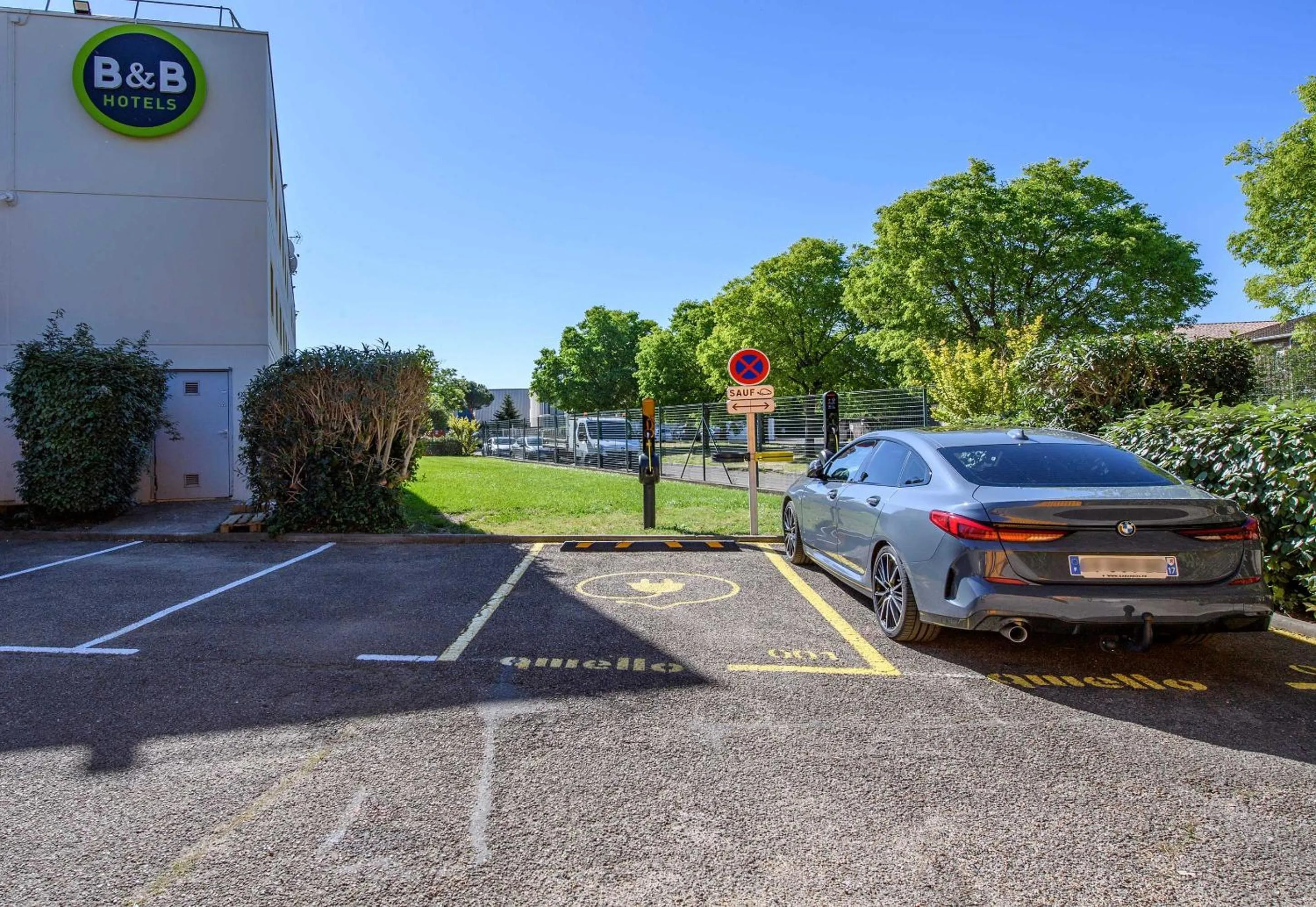 Parking in B&B HOTEL Nîmes Caissargues