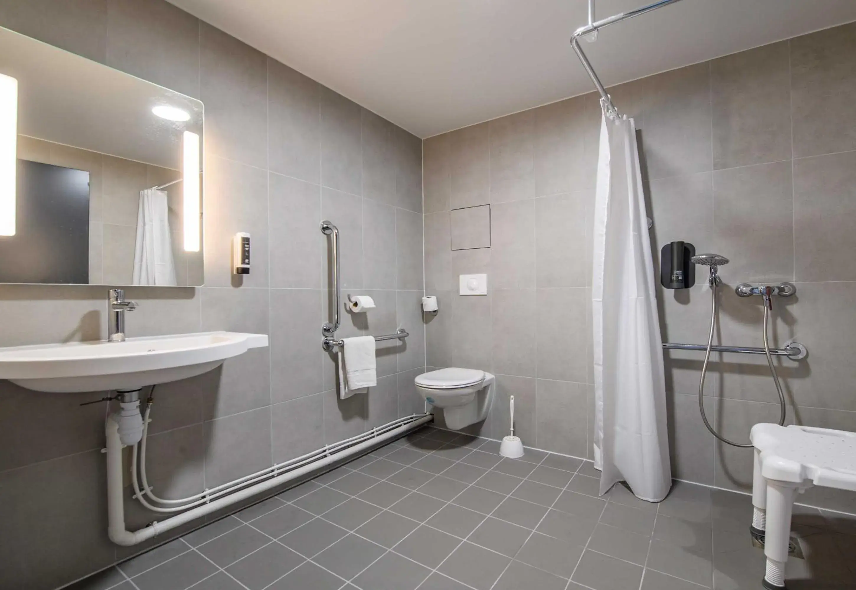 Double Room - Disability Access in B&B HOTEL Nîmes Caissargues Double Room - Disability Access in B&B HOTEL Nîmes Caissargues