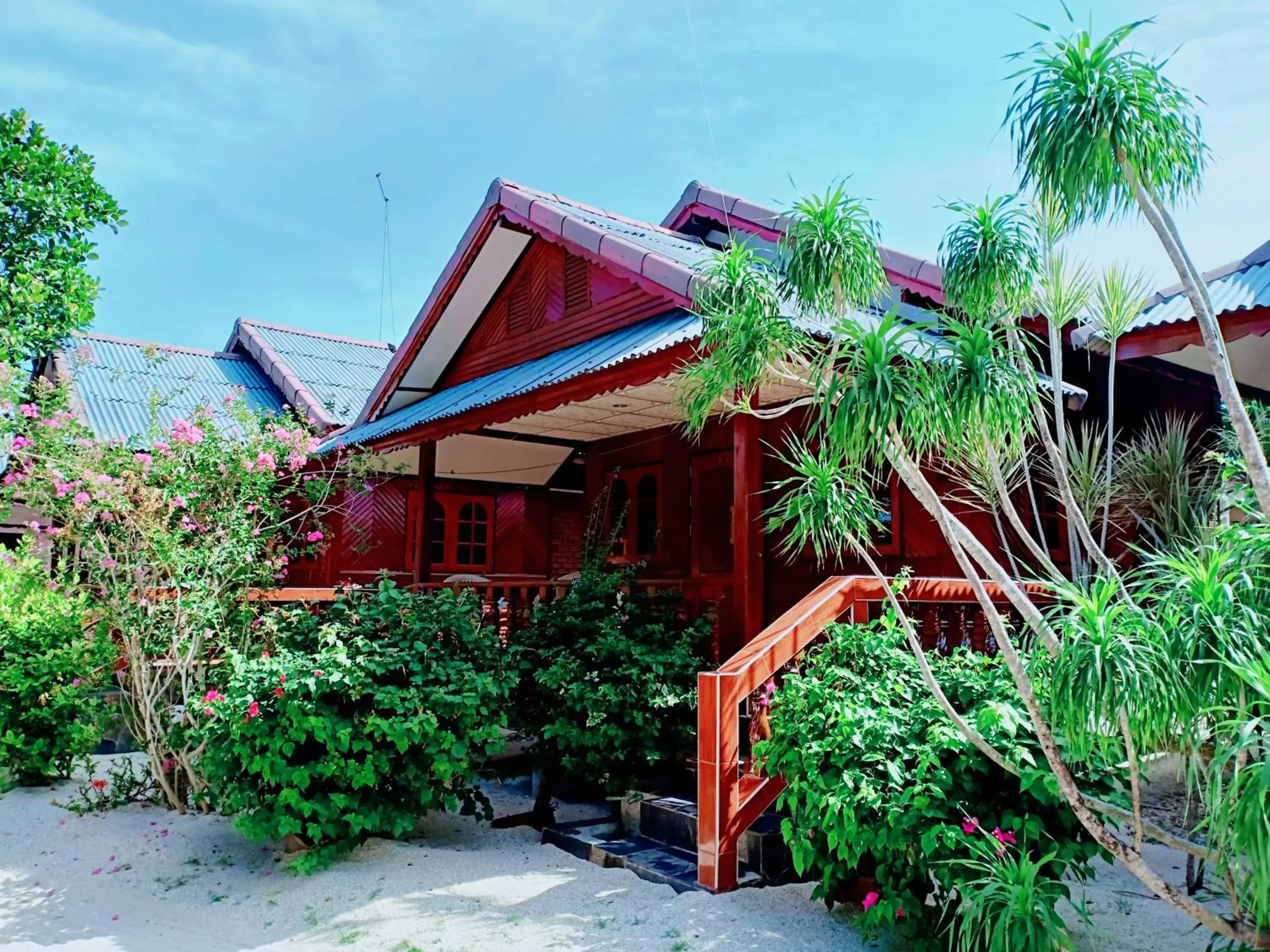 Family Room in Silver Beach Bungalow Family Room in Silver Beach Bungalow