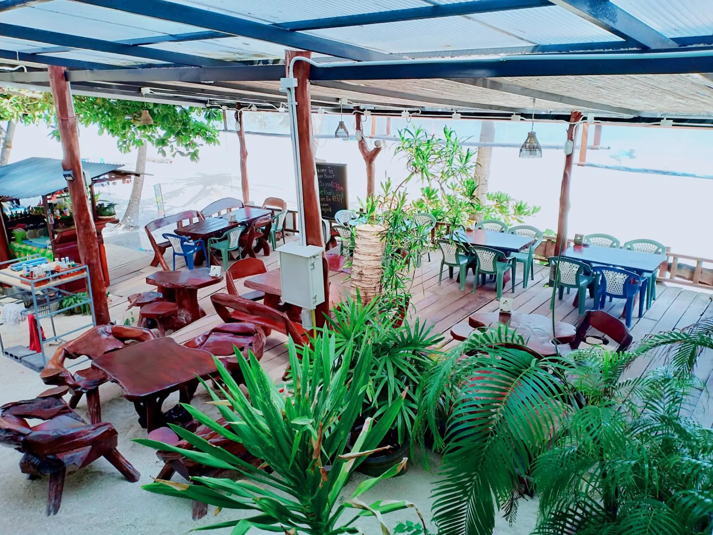 Restaurant/places to eat in Silver Beach Bungalow