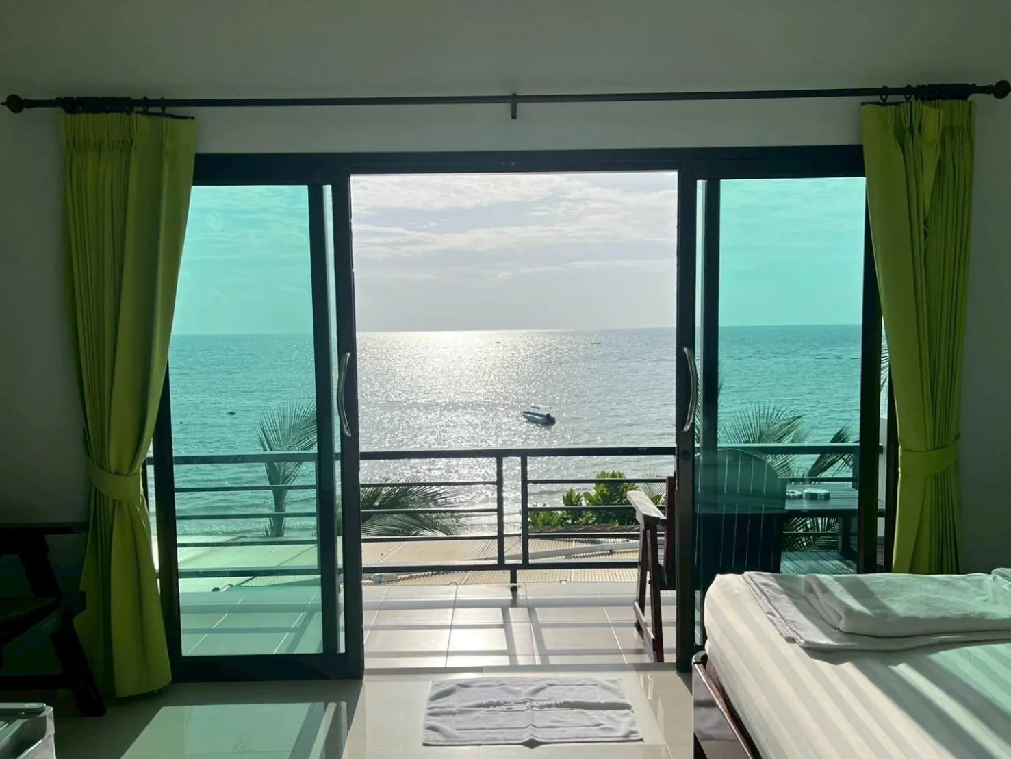 Bed in Silver Beach Bungalow