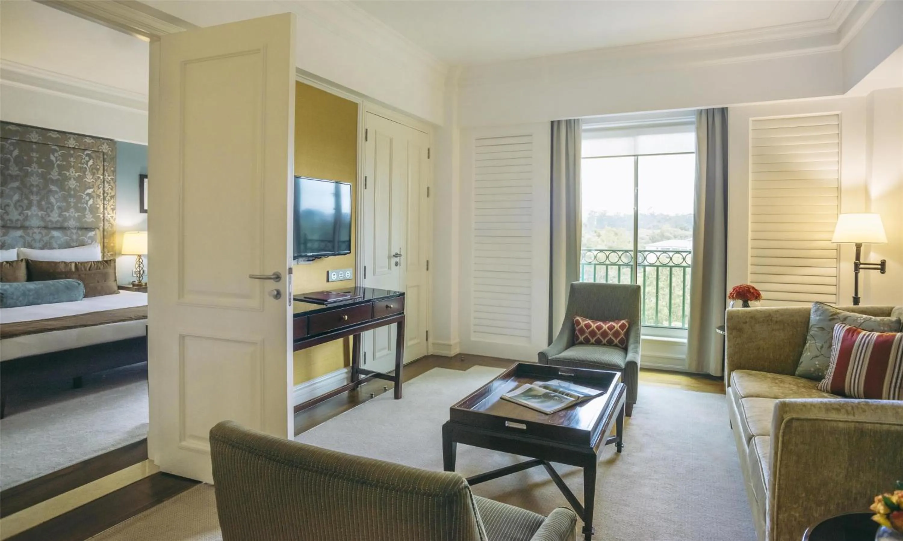 Living room, Bed in Villa Rosa Kempinski