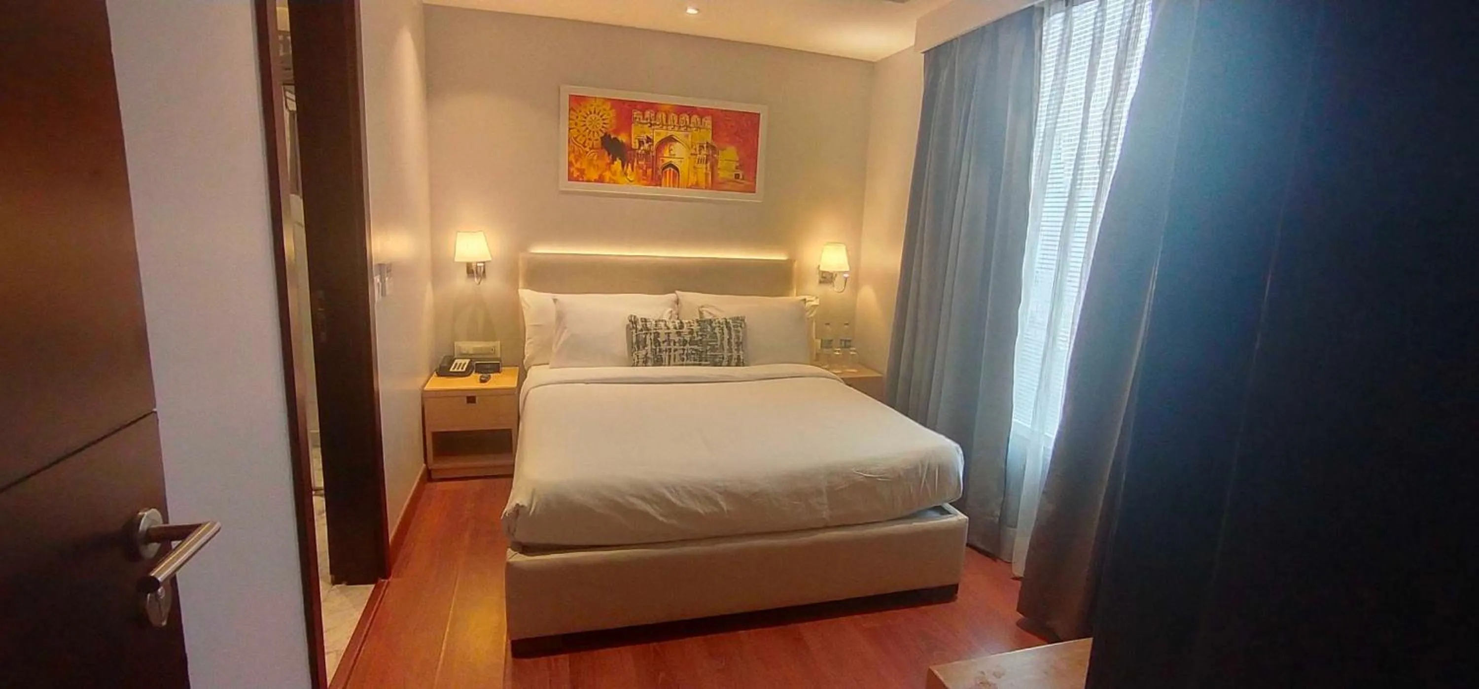 Restaurant/places to eat, Bed in Best Western Darbar