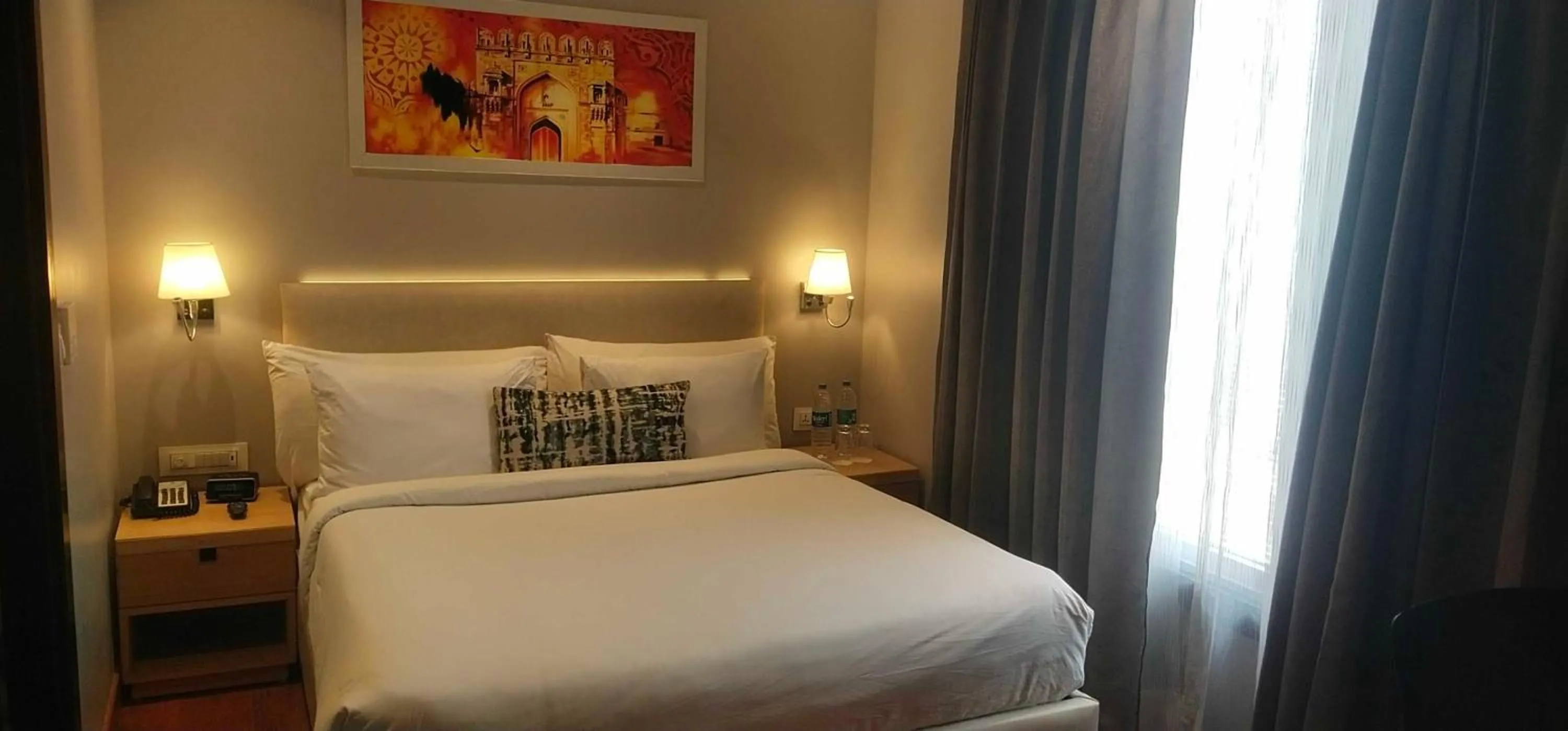 Restaurant/places to eat, Bed in Best Western Darbar