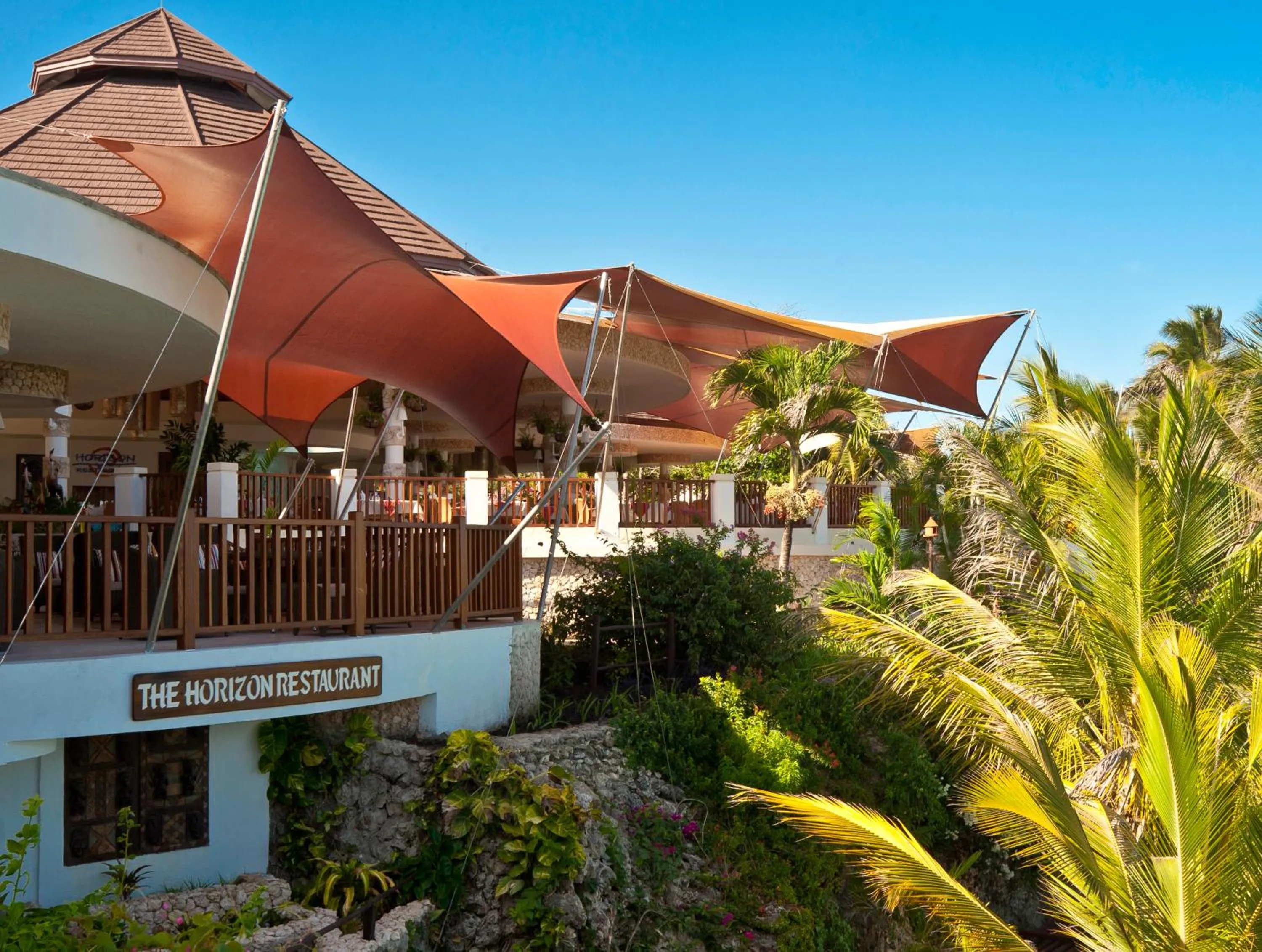 Restaurant/places to eat in Leopard Beach Resort and Spa