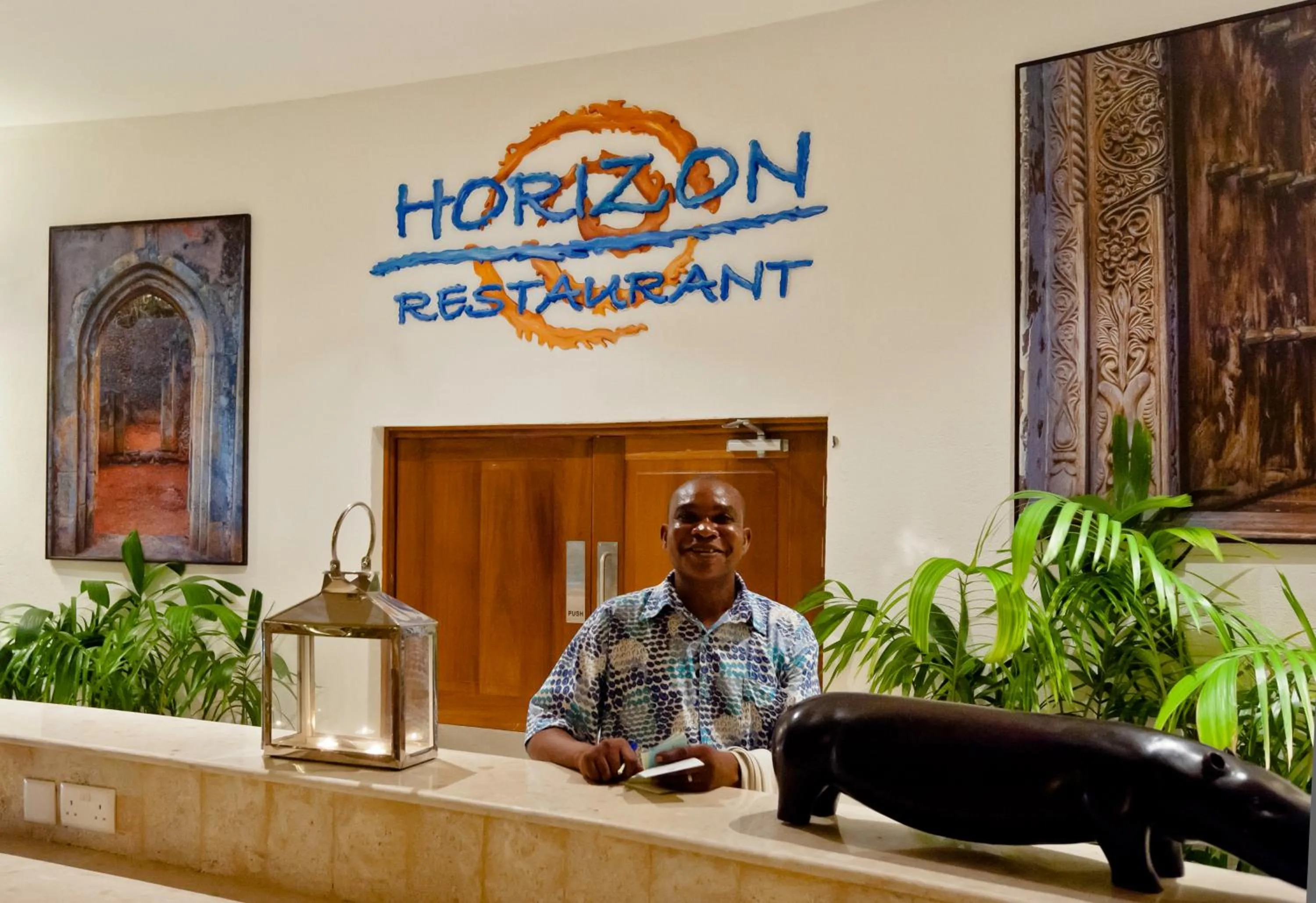 Restaurant/places to eat in Leopard Beach Resort and Spa