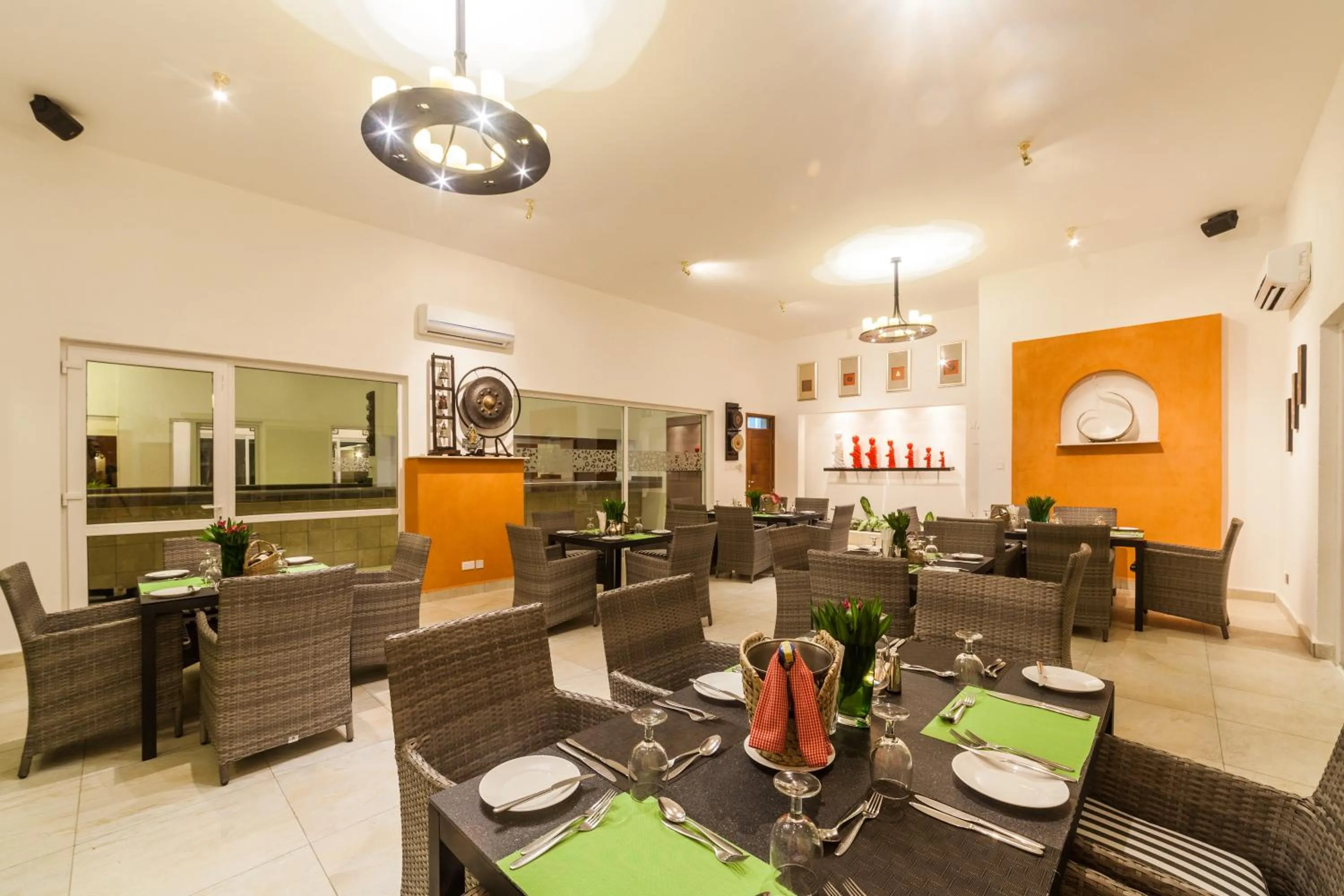 Restaurant/places to eat in Leopard Beach Resort and Spa