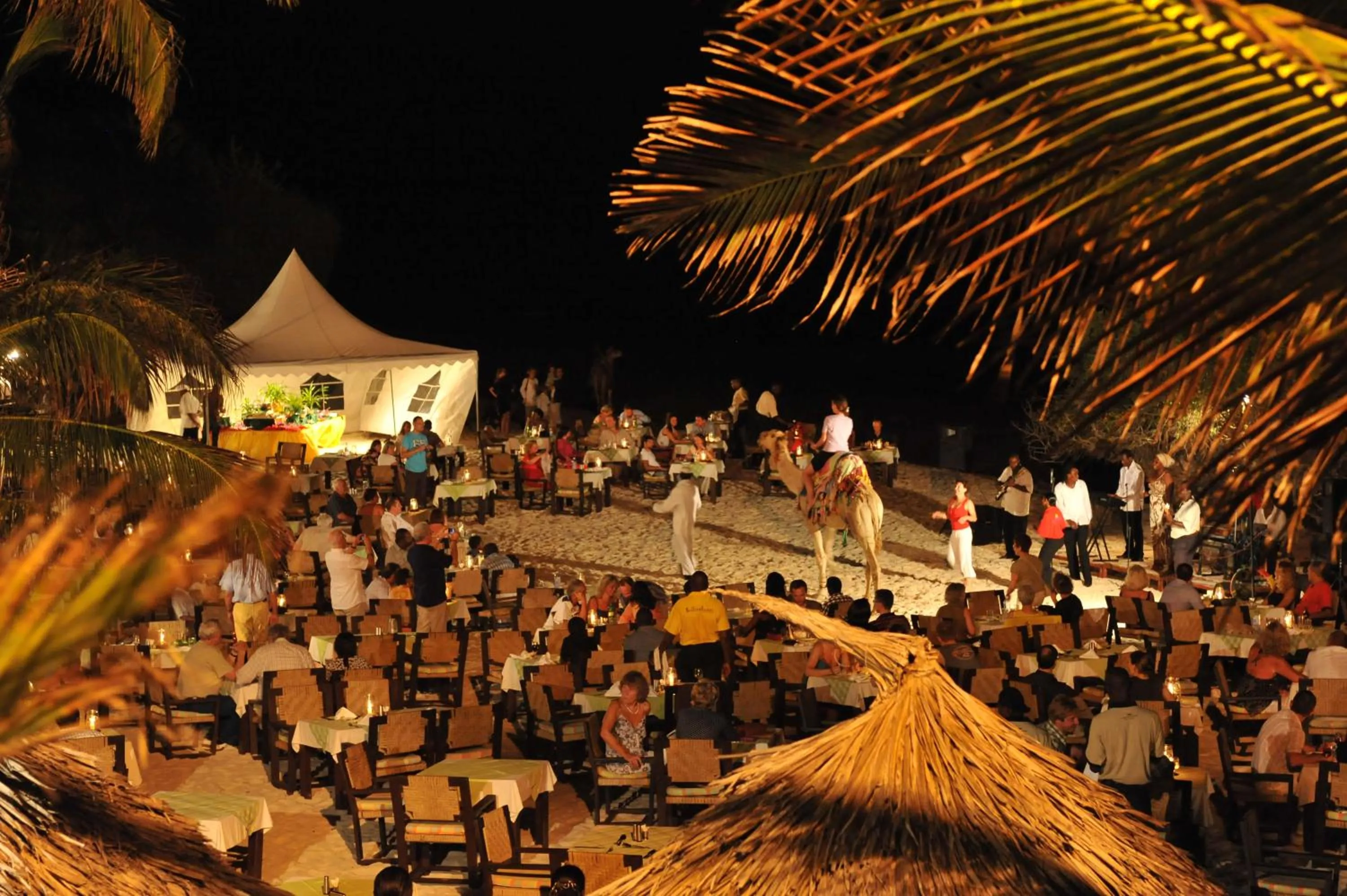 Restaurant/places to eat in Leopard Beach Resort and Spa