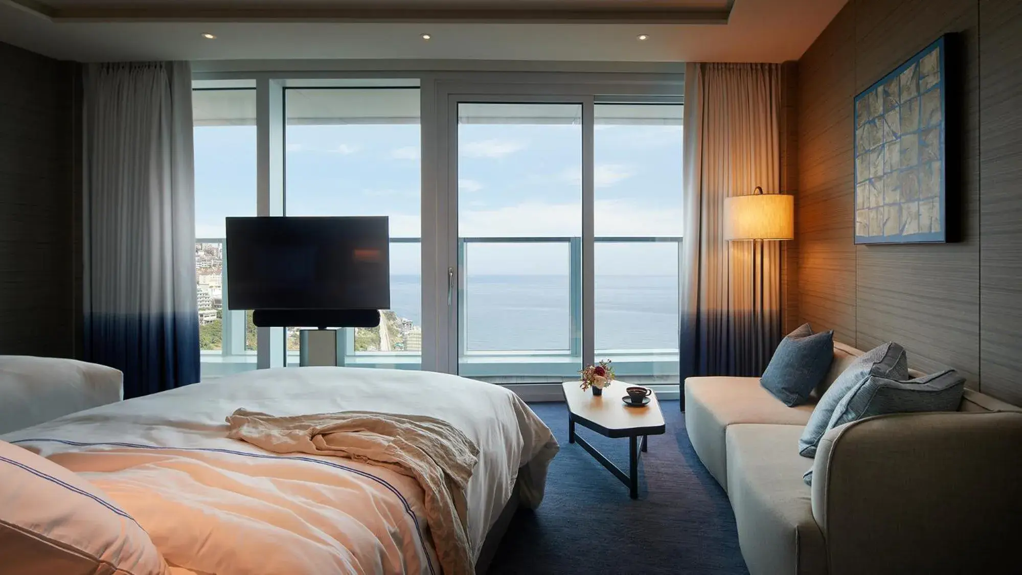 Premier Twin Room with Mipo Harbor View in Signiel Busan Premier Twin Room with Mipo Harbor View in Signiel Busan