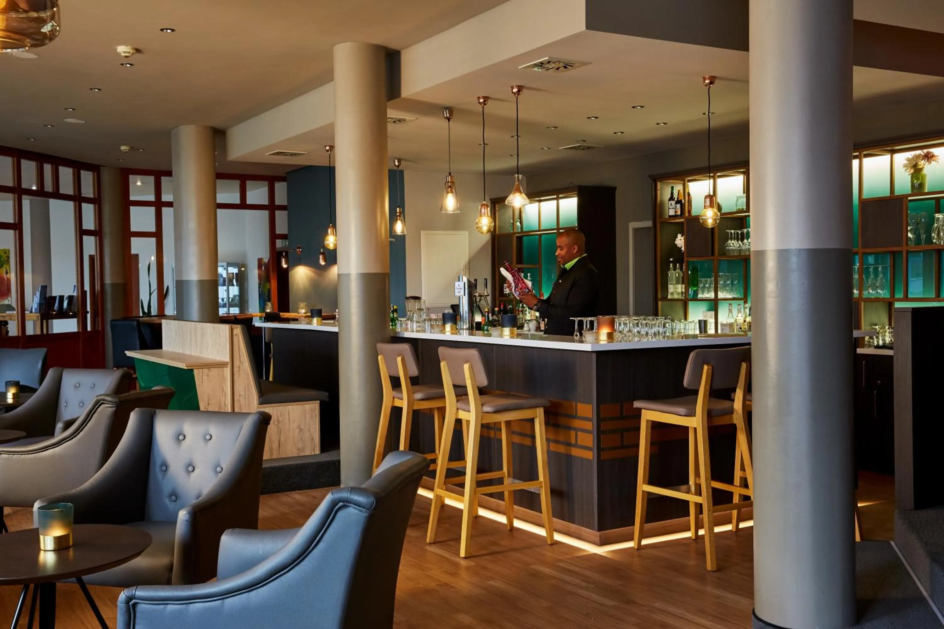 Lounge or bar in H+ Hotel Stuttgart Herrenberg