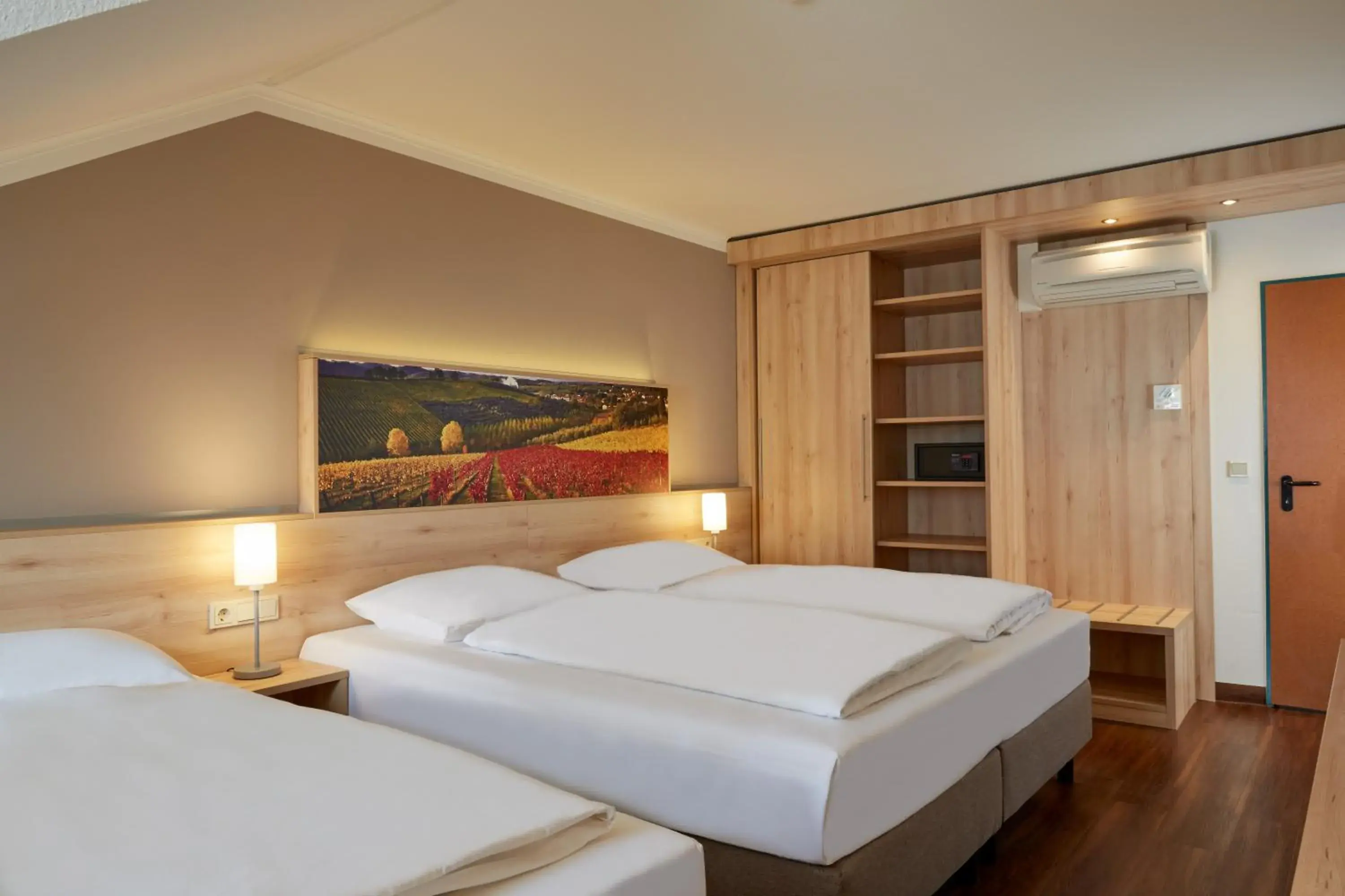 Family Room in H+ Hotel Stuttgart Herrenberg Family Room in H+ Hotel Stuttgart Herrenberg