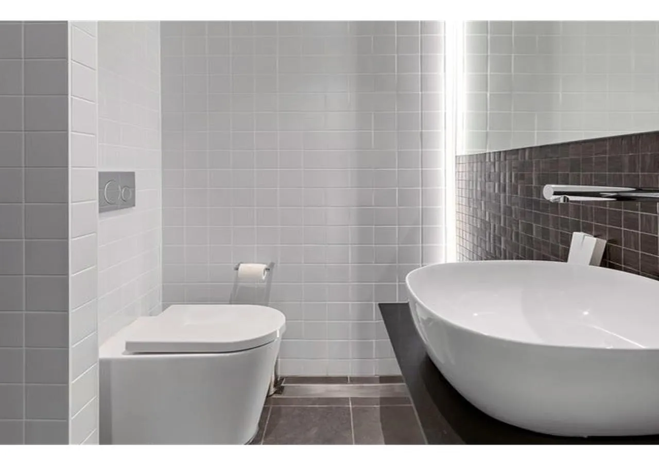 Shower in Spice On Broadway