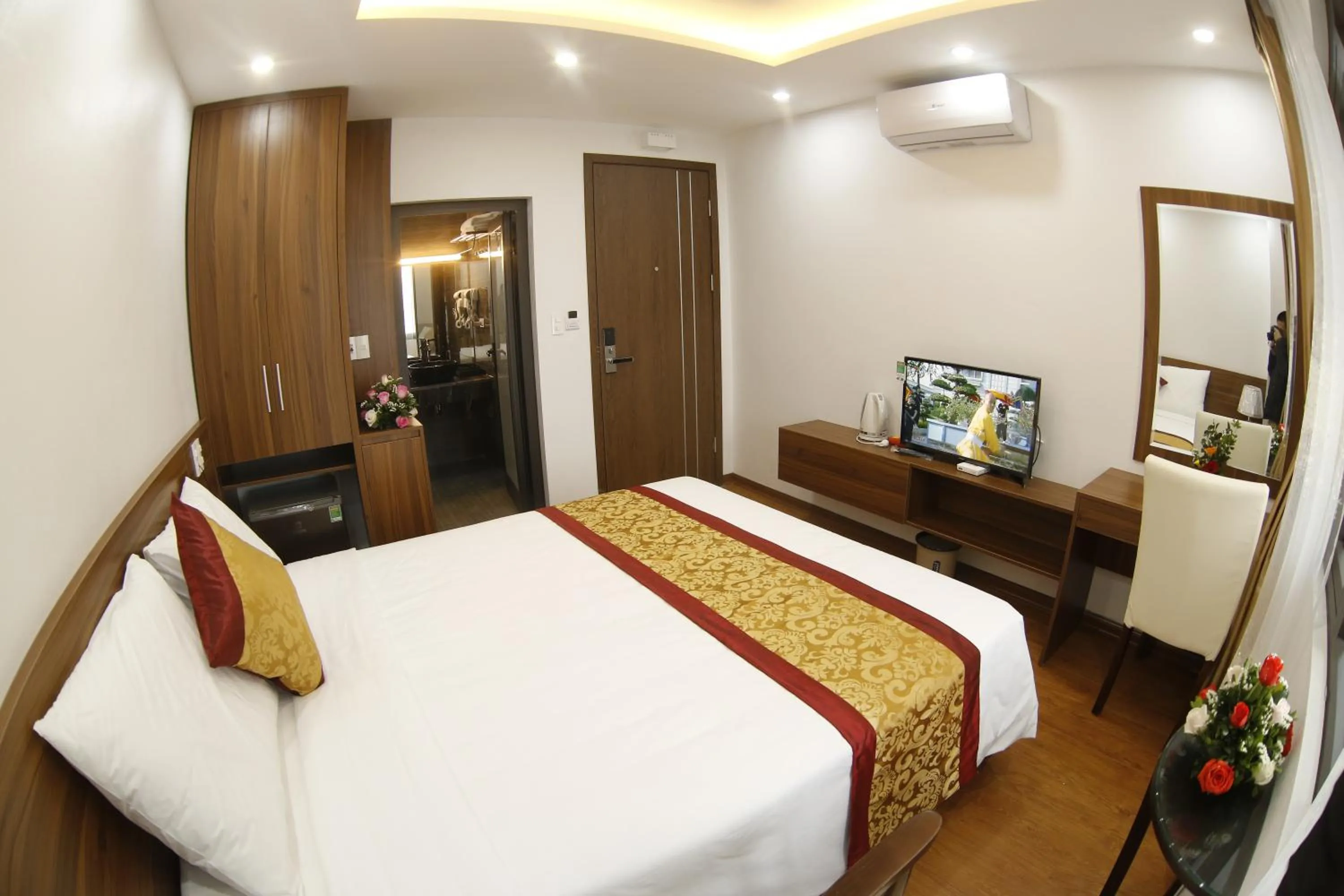 Bed in Bảo Ngọc Diamond Hotel