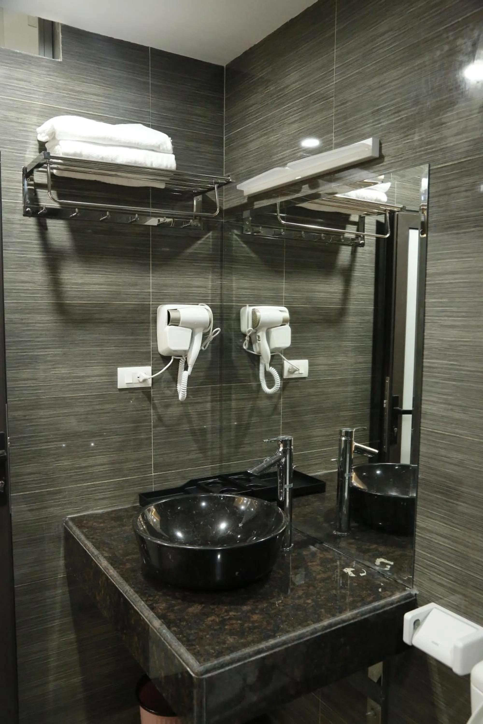 Bathroom in Bảo Ngọc Diamond Hotel