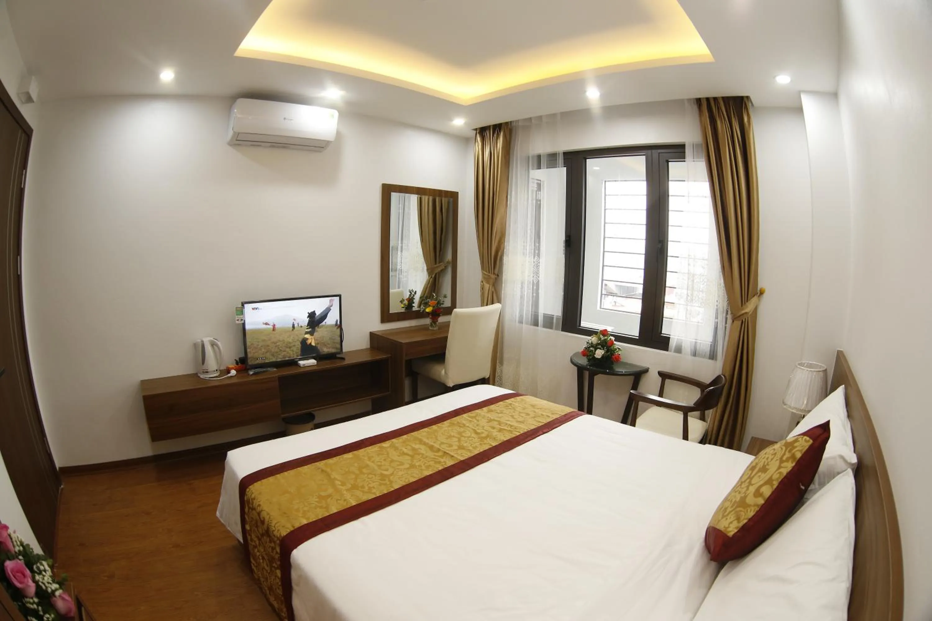 Bed in Bảo Ngọc Diamond Hotel