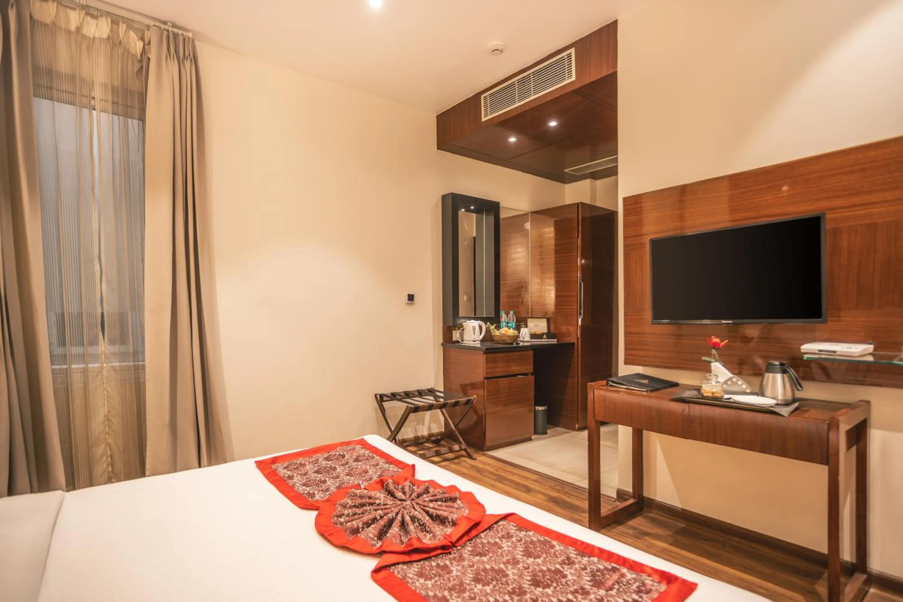 Bedroom, Bed in Amritara Sadka Amritsar