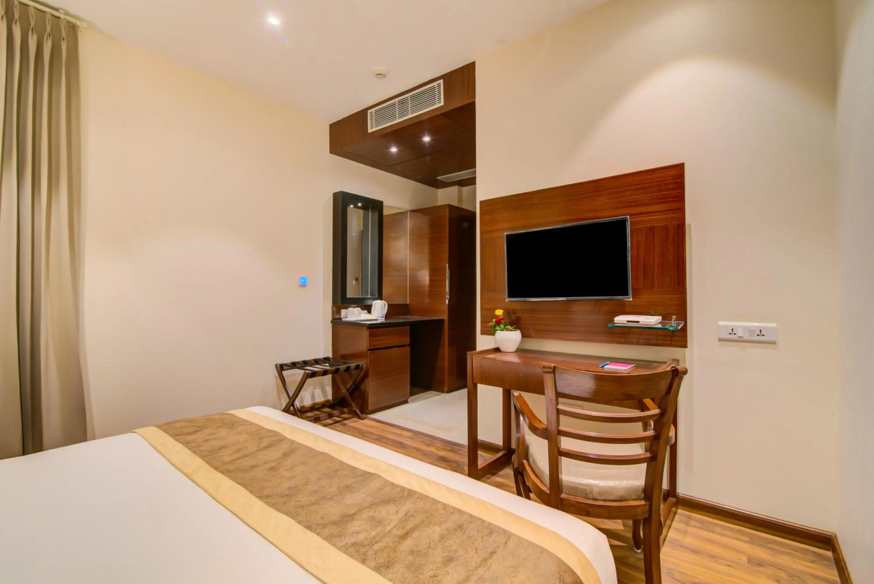 TV and multimedia, Bed in Amritara Sadka Amritsar