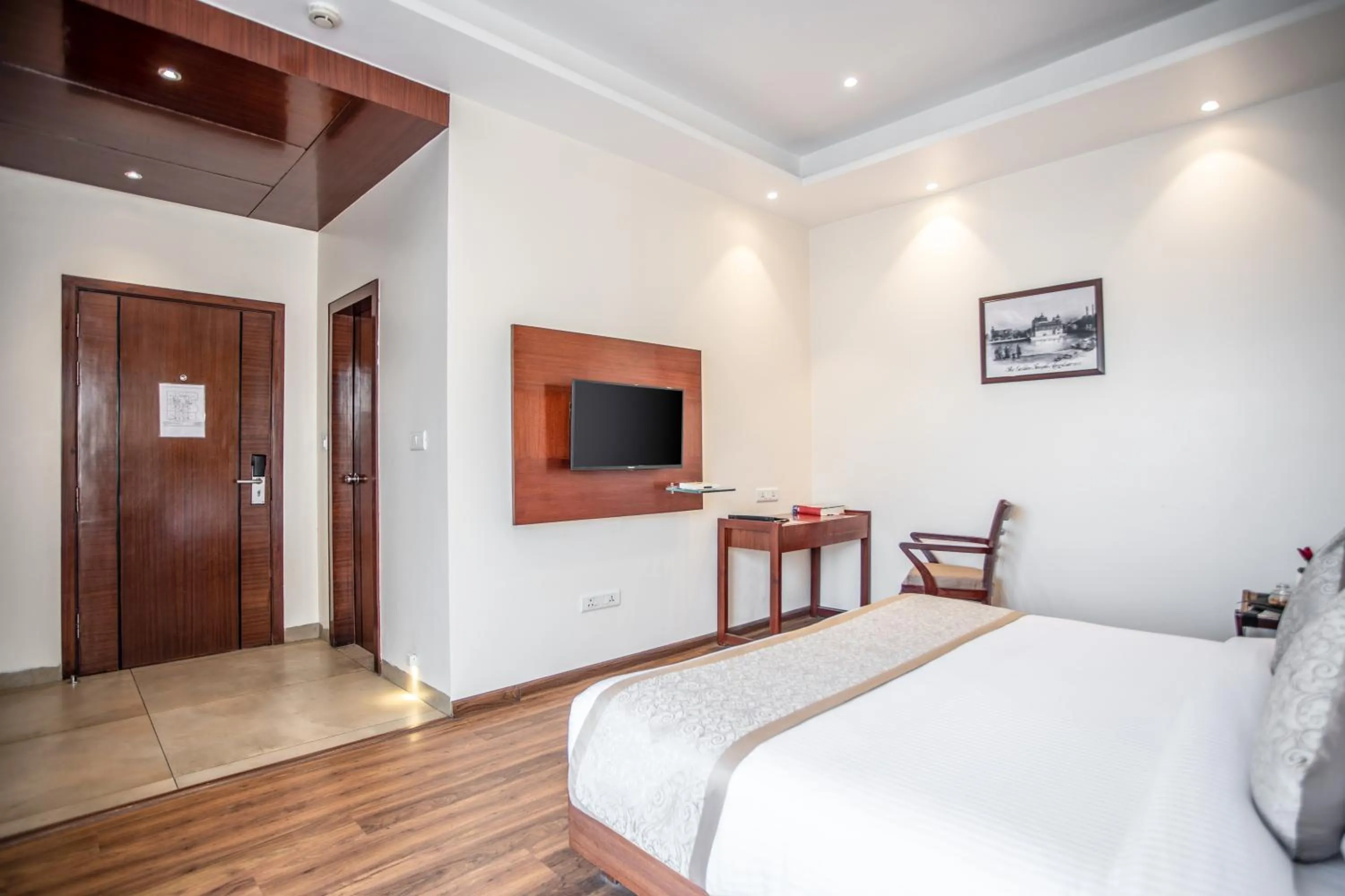 Bedroom, Bed in Amritara Sadka Amritsar