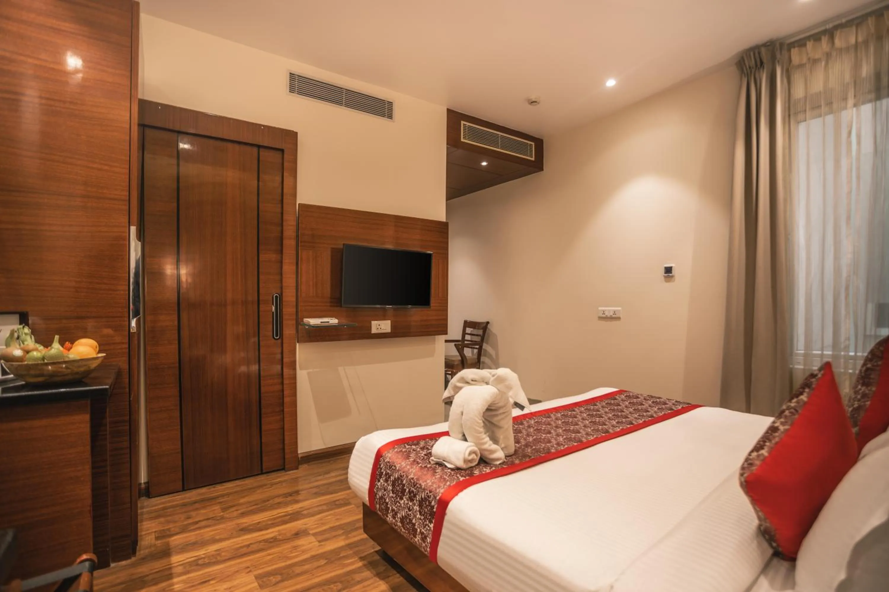 Bedroom, Bed in Amritara Sadka Amritsar