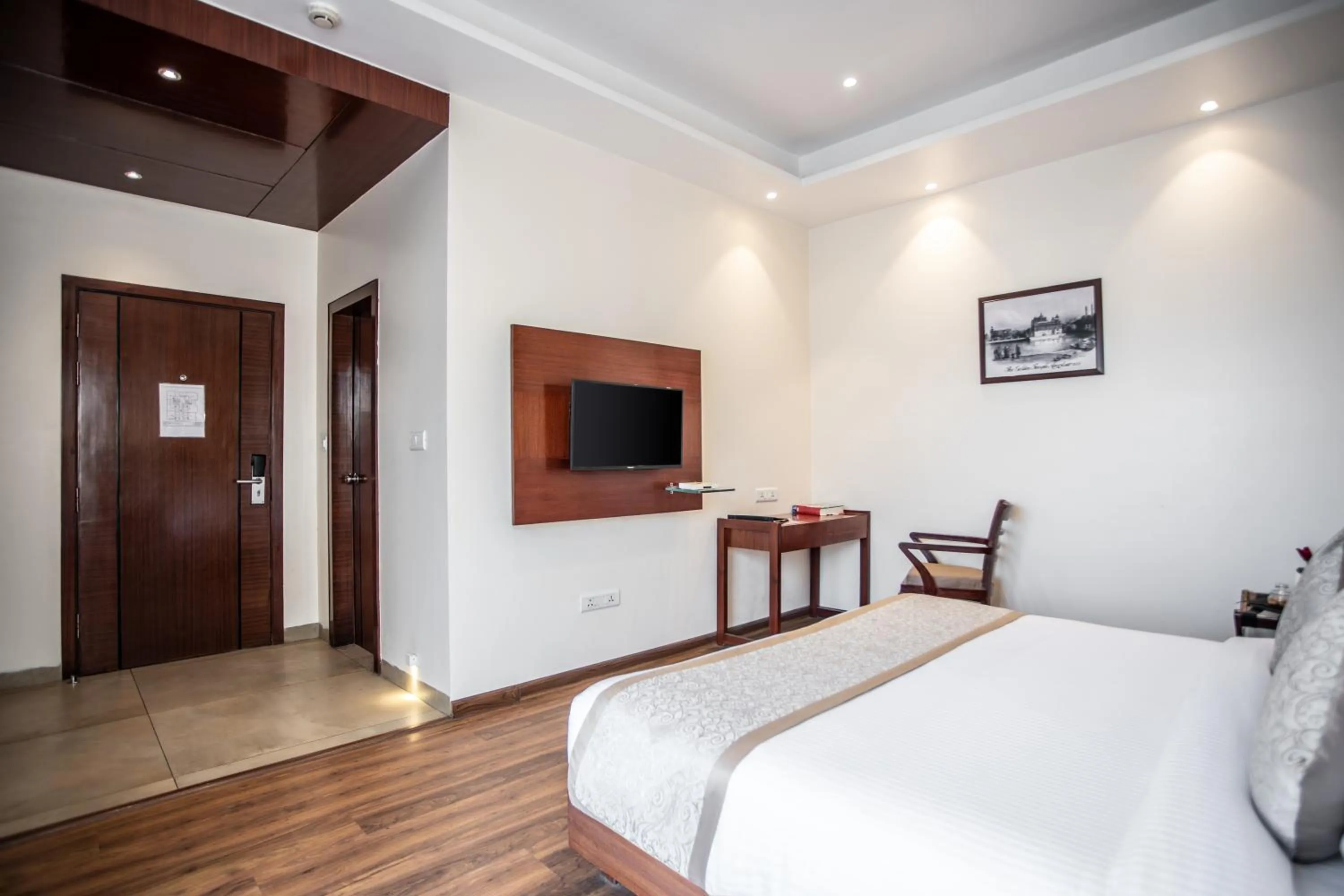 Bedroom, Bed in Amritara Sadka Amritsar