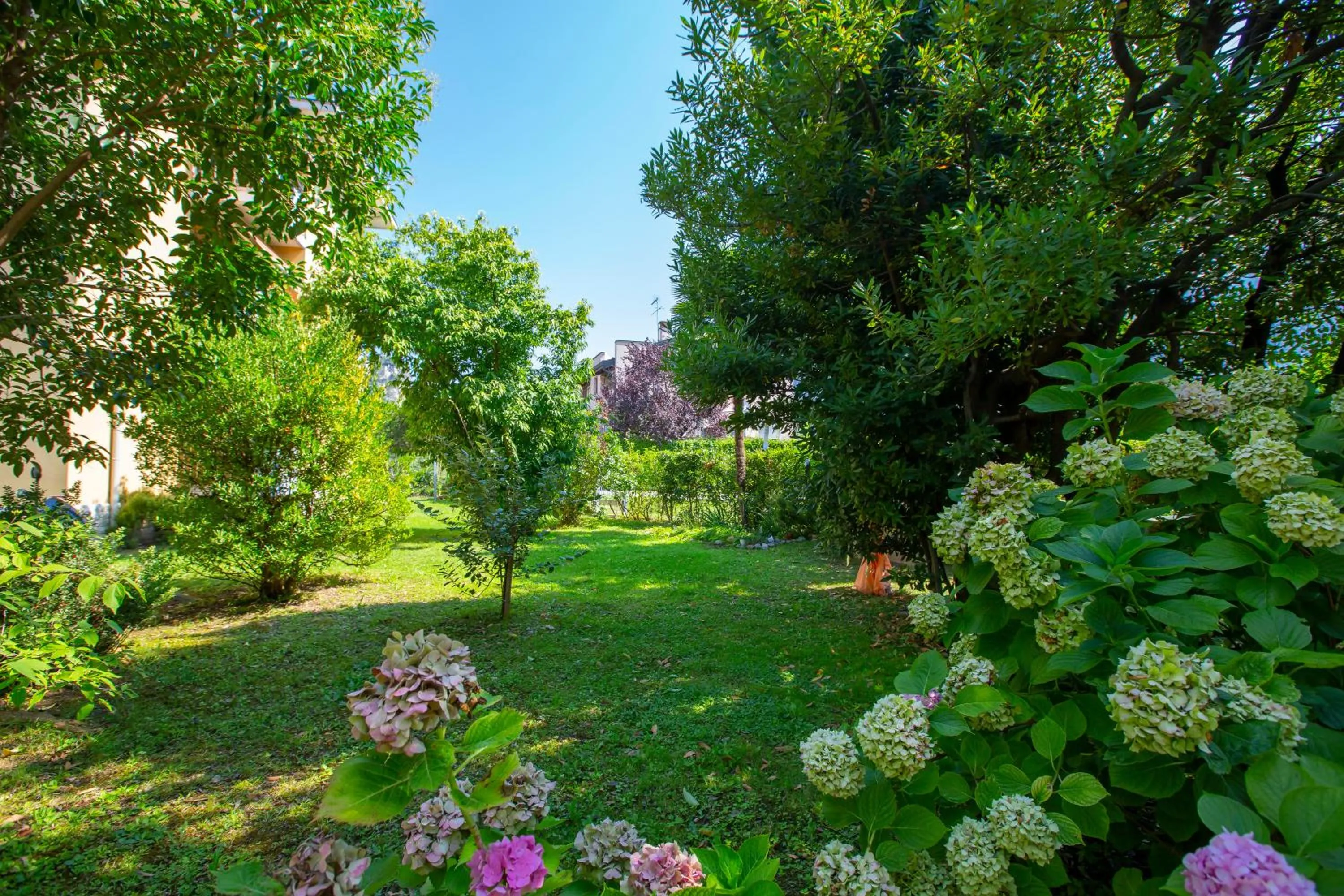 Garden in Bella Arco Apartment - Happy Rentals