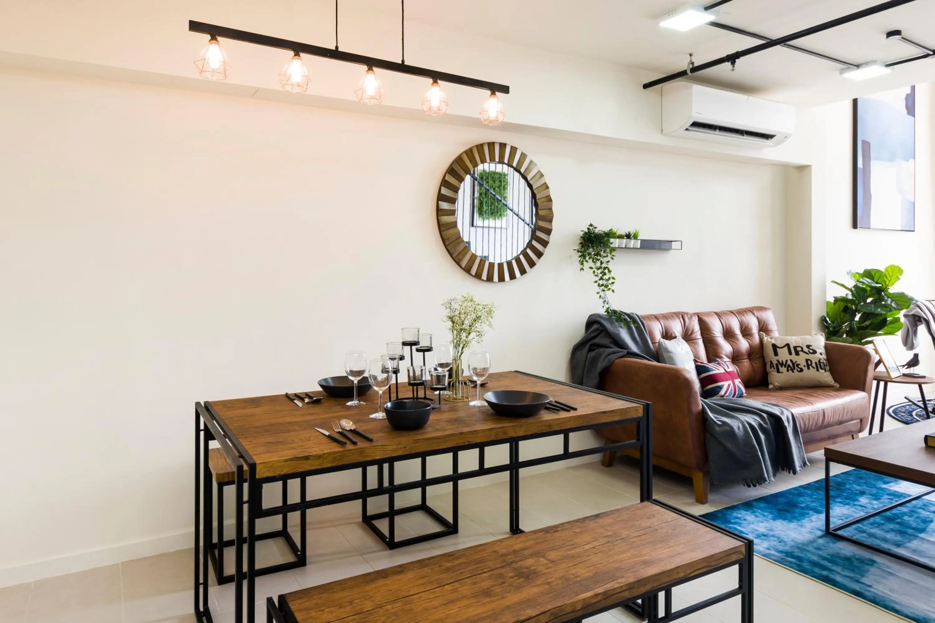 Dining area in Tamarind Suite by DreamScape